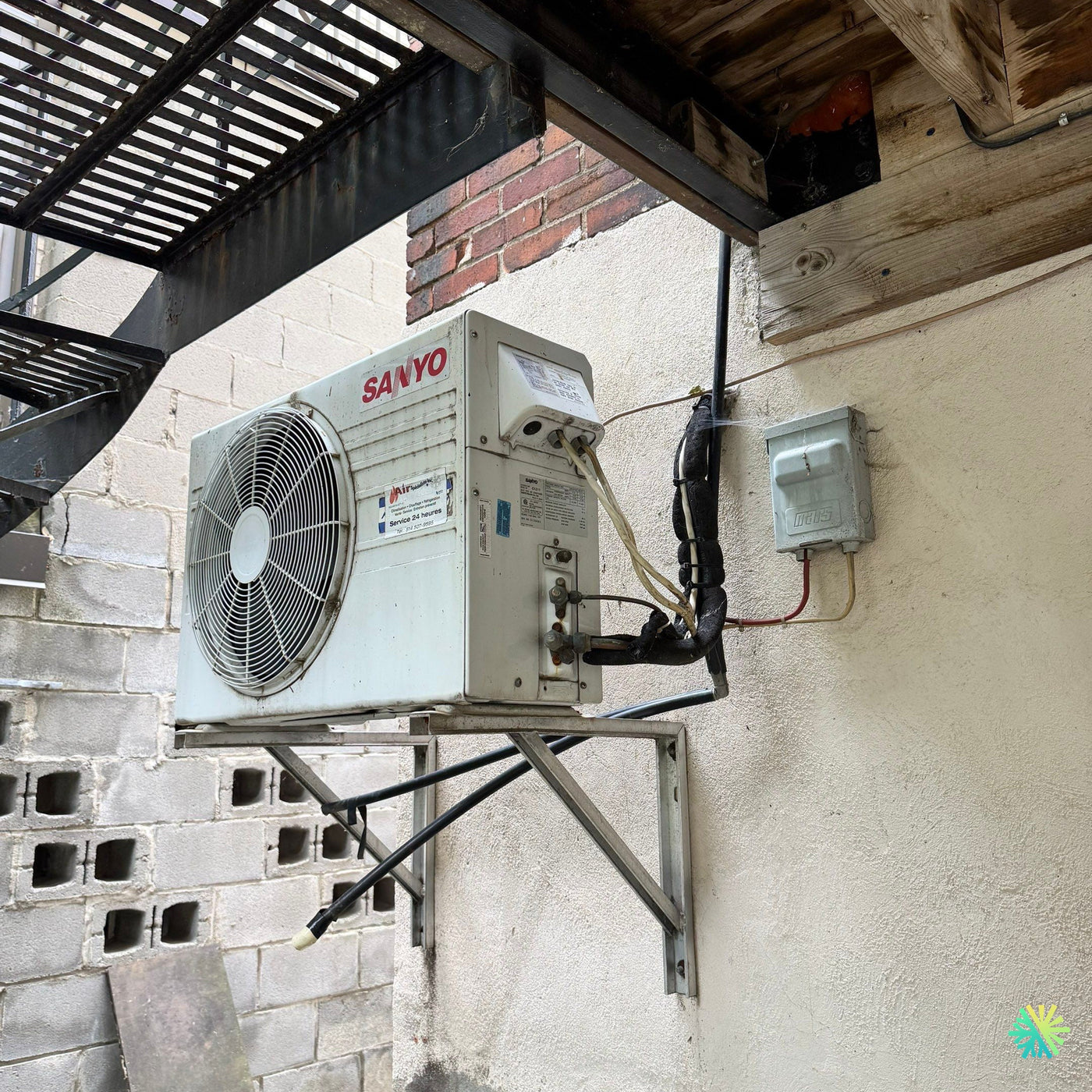 Nettoyage d’une thermopompe murale Sanyo à Verdun