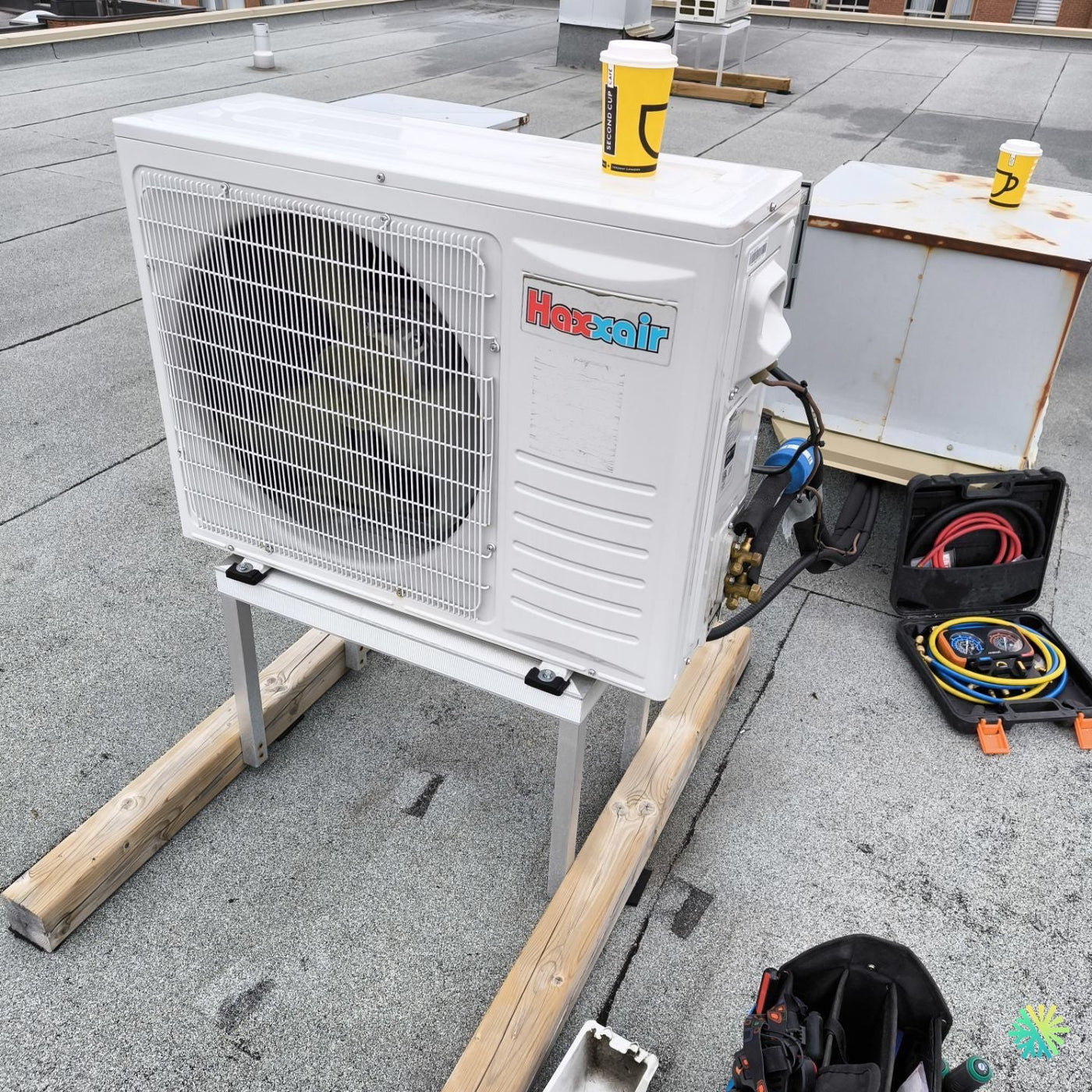 Appel de service pour une thermopompe murale Hexzair à Brossard