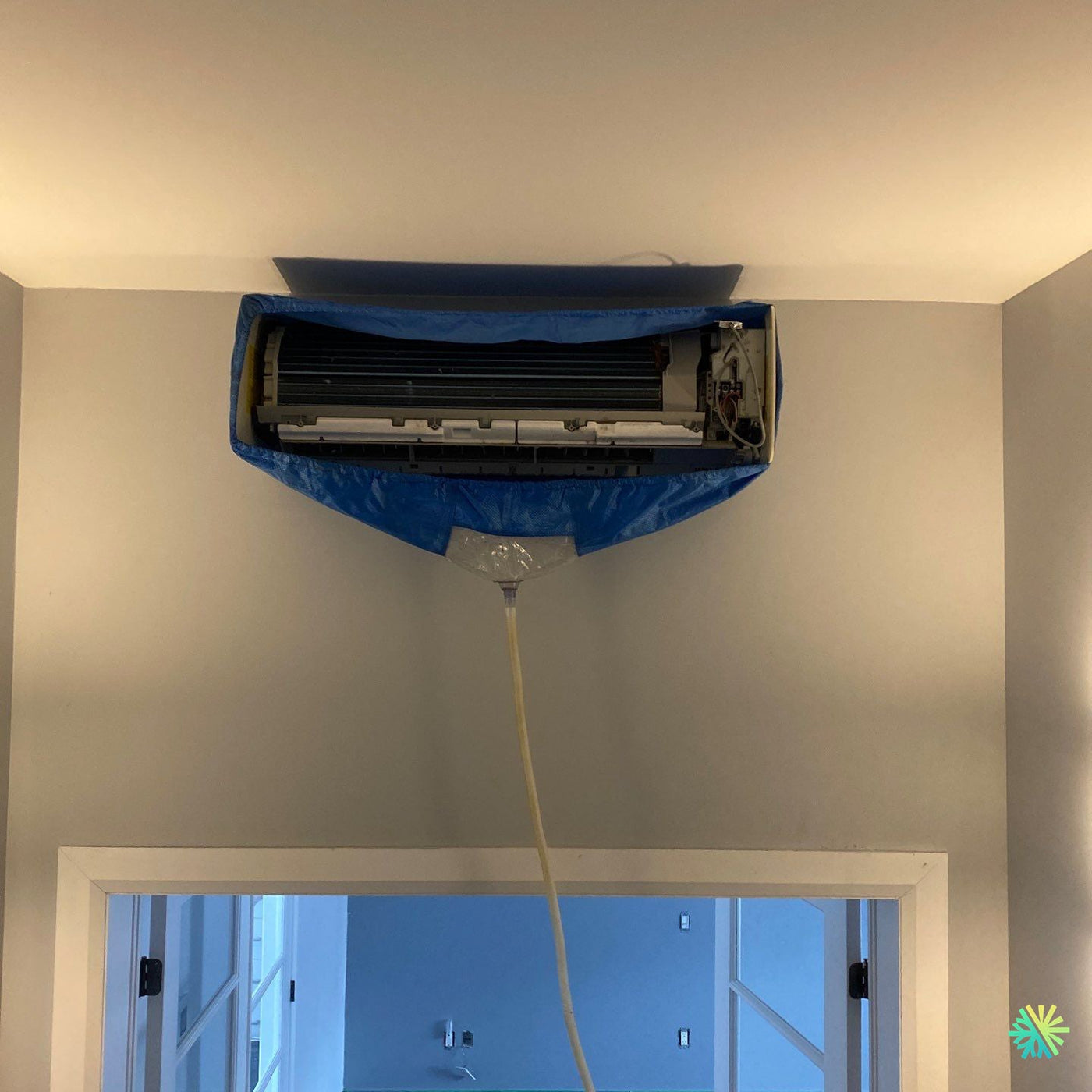 Réparation d’un climatiseur mural Midea à Sainte-Julie