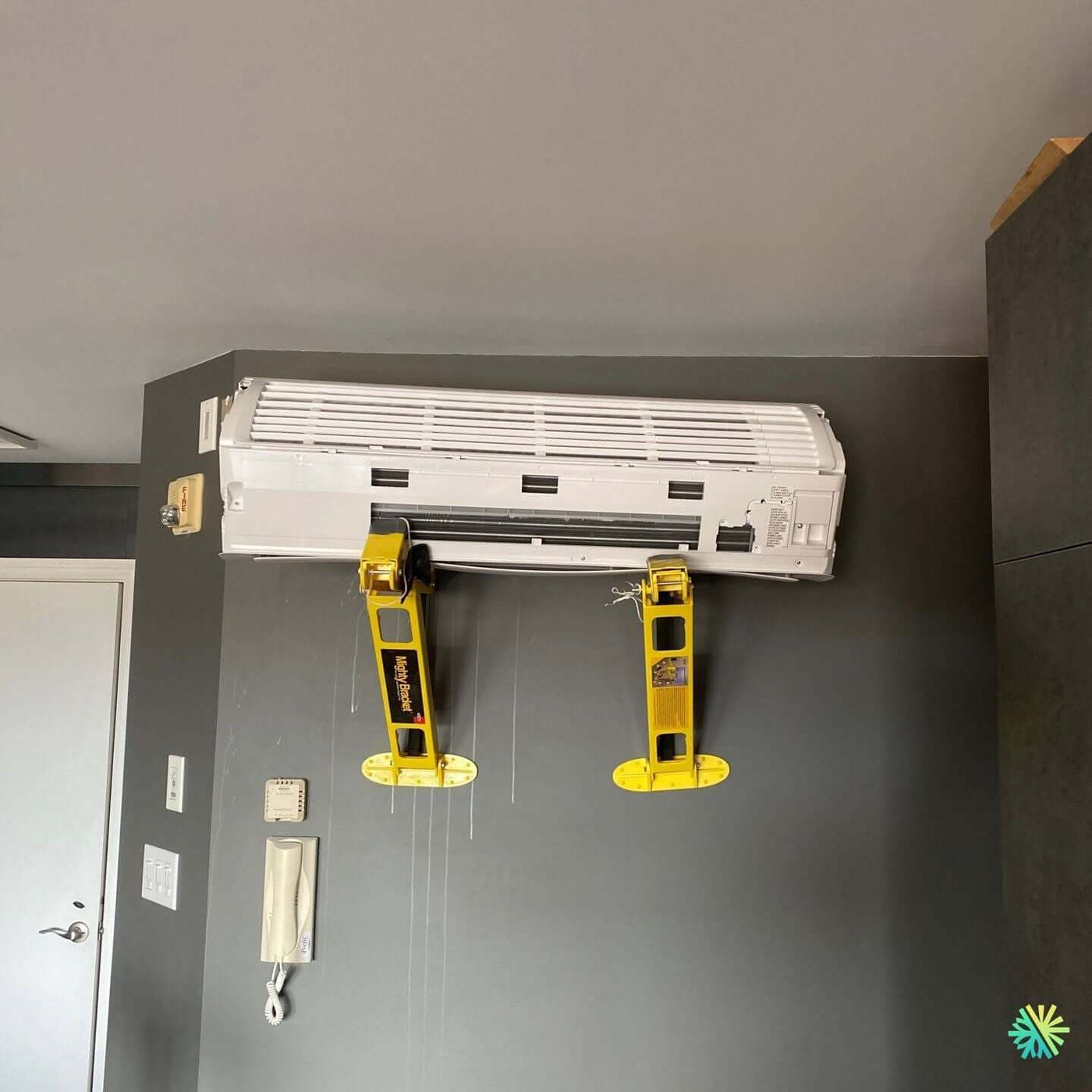 Réparation d’un climatiseur mural Midea à Ville-Marie