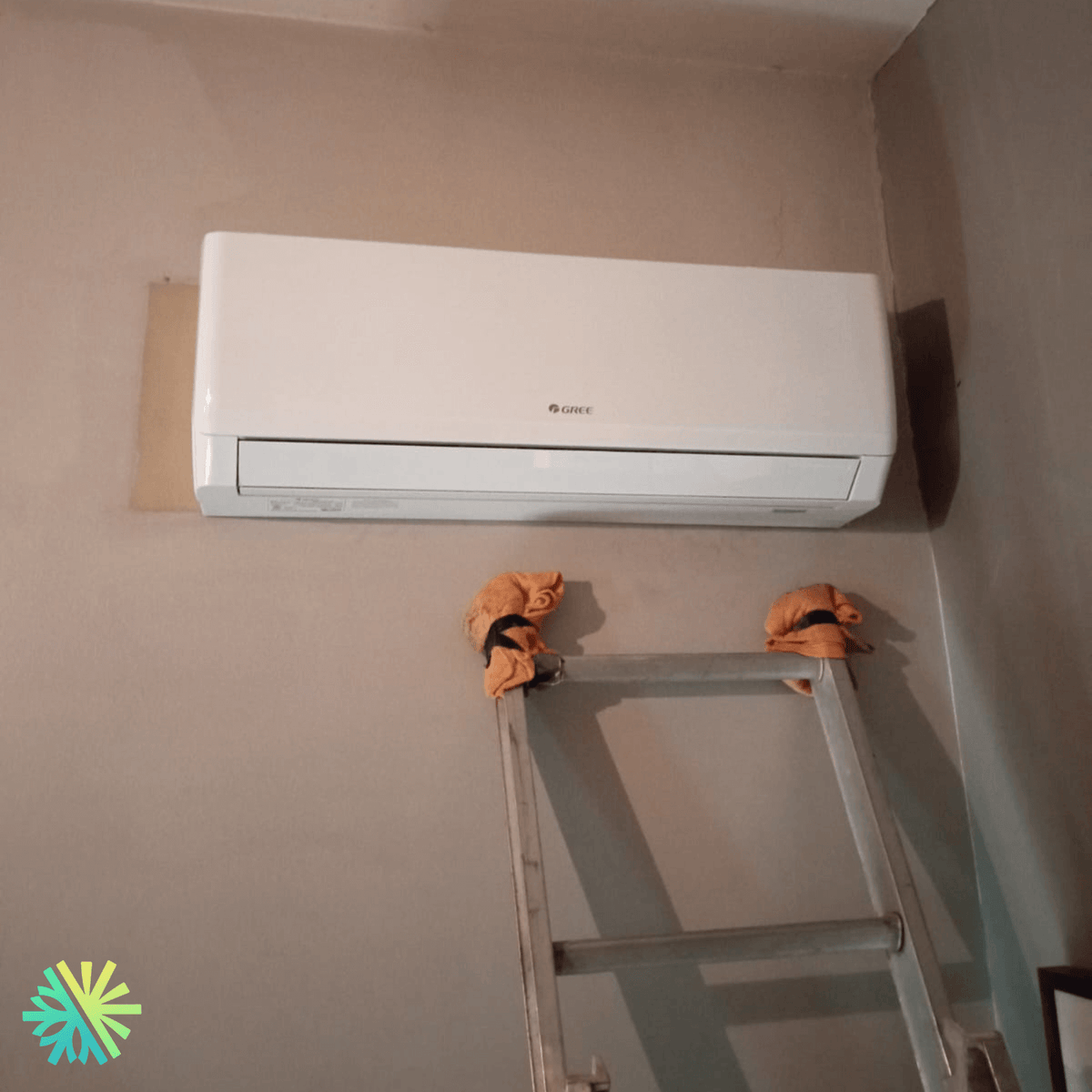 Installation of a Gree Vireo GEN3 Mini Split Air Conditioner in Saint-Laurent, Montreal