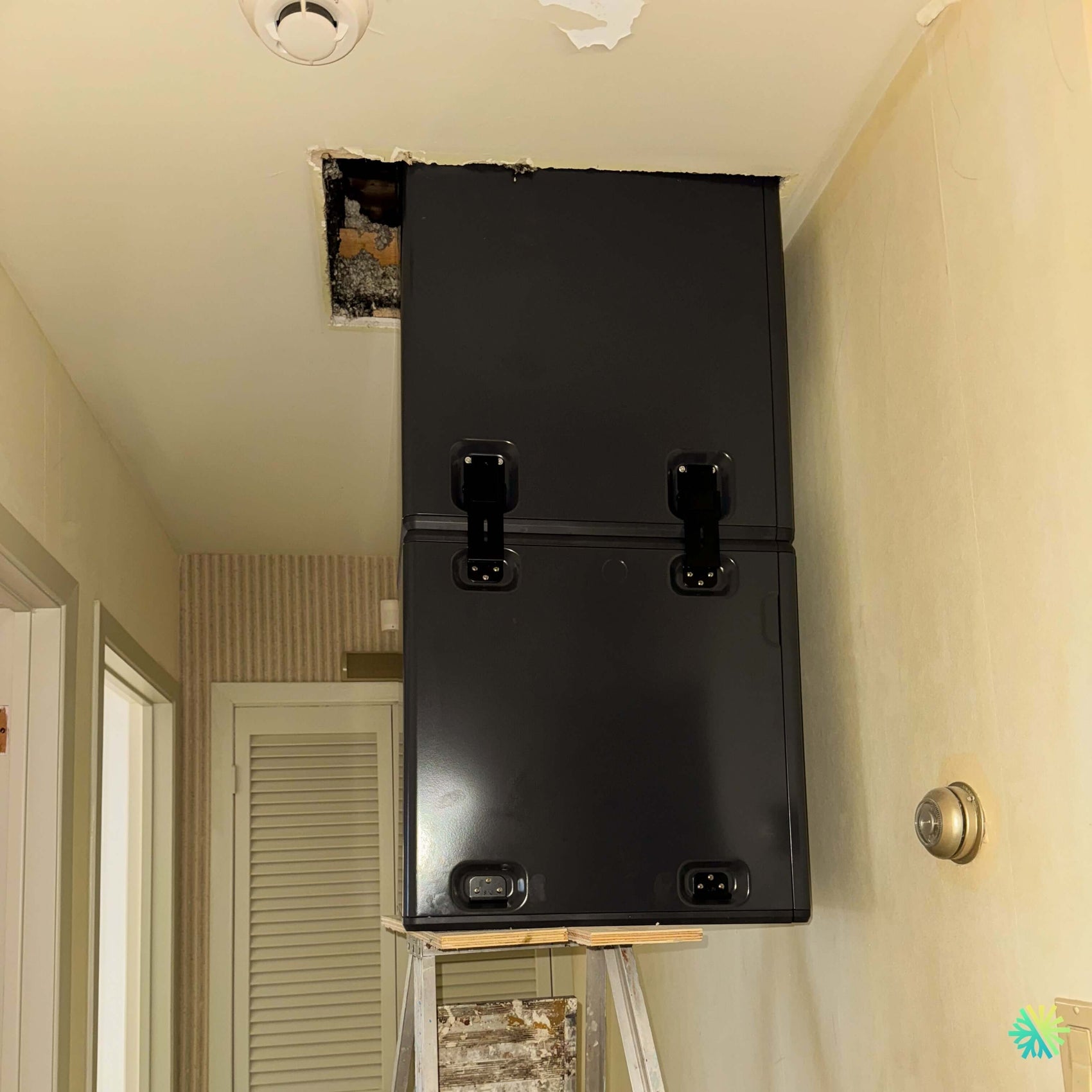 Installation d’une fournaise électrique MIDEA EVOX G3 1.5 tonne à Ville-Marie : système central avec air handler compact en espace restreint
