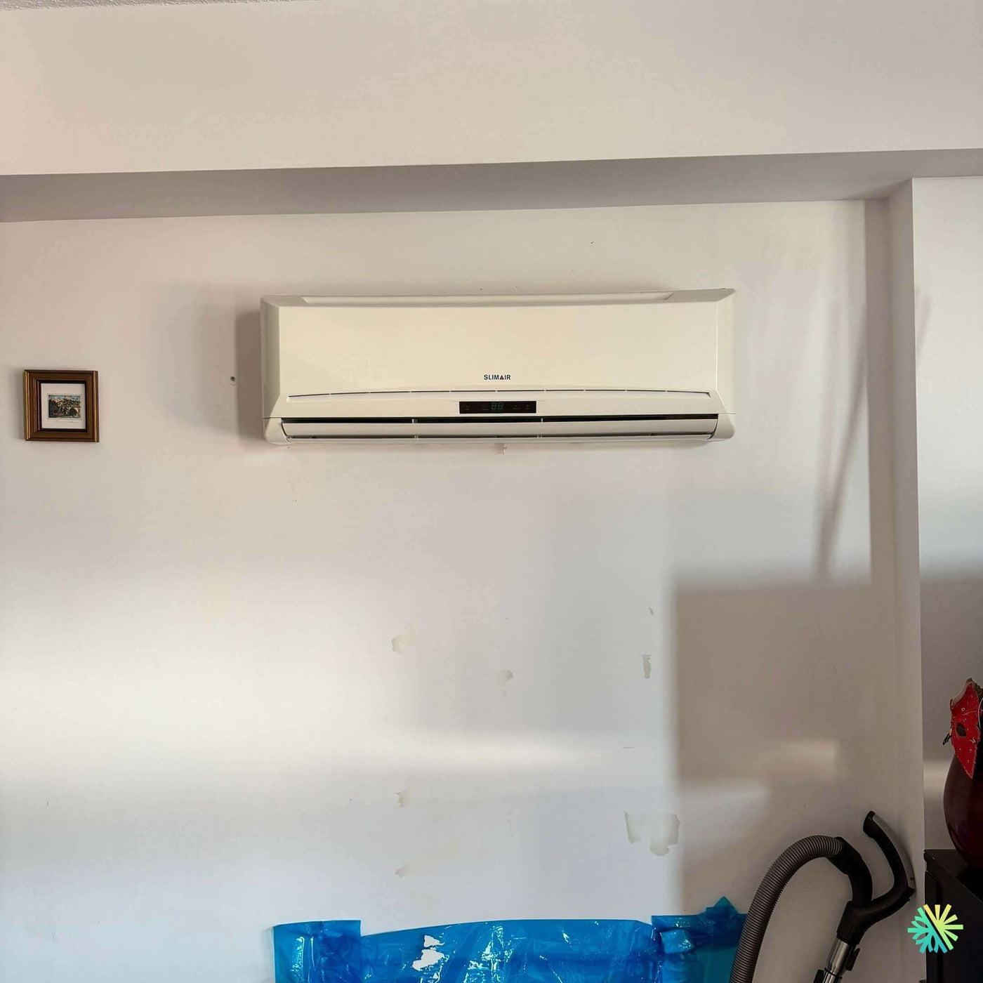 Installation d’une thermopompe murale Sumar dans une maison à Saint-Laurent, Montréal