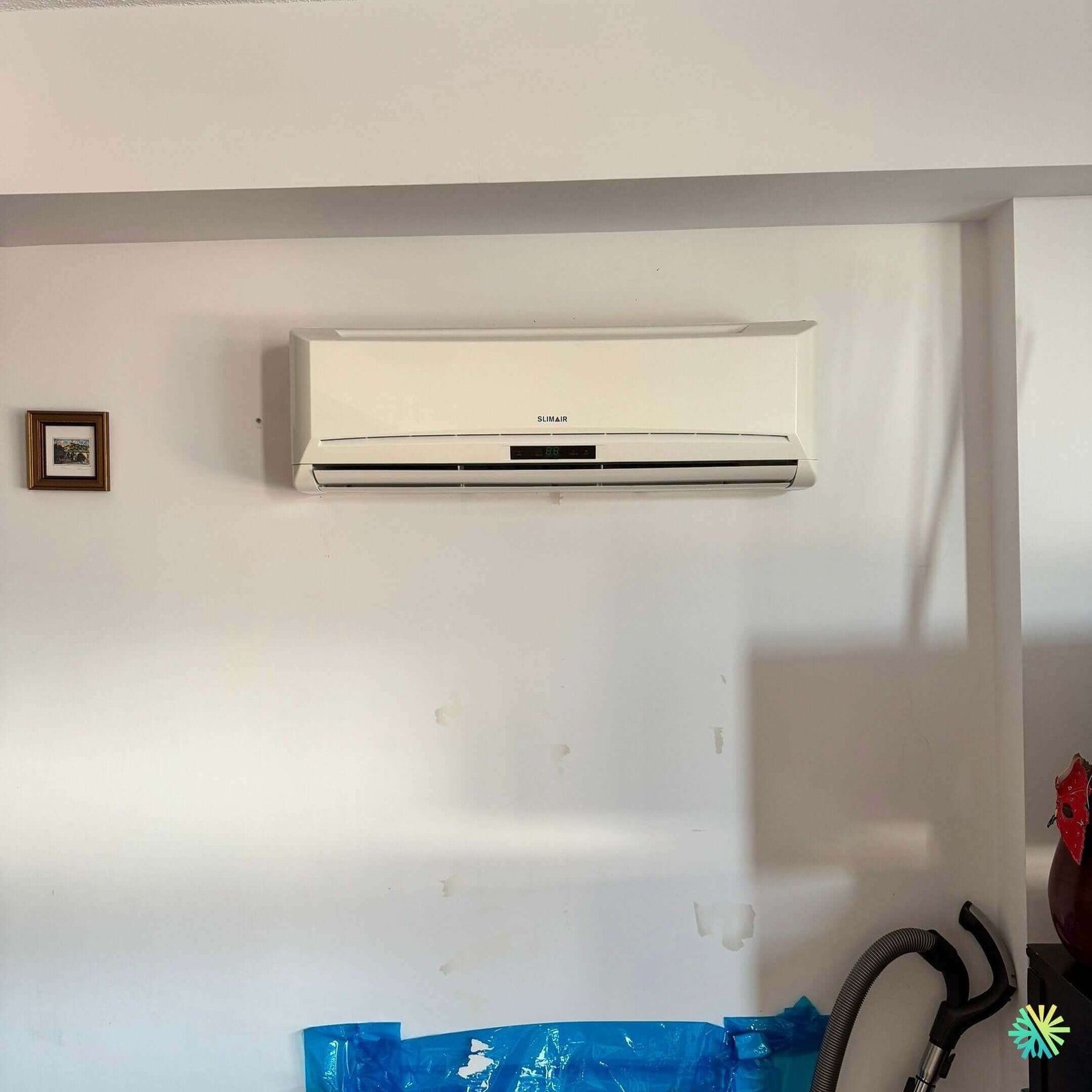 Installation d’une thermopompe murale Sumar dans une maison à Saint-Laurent, Montréal