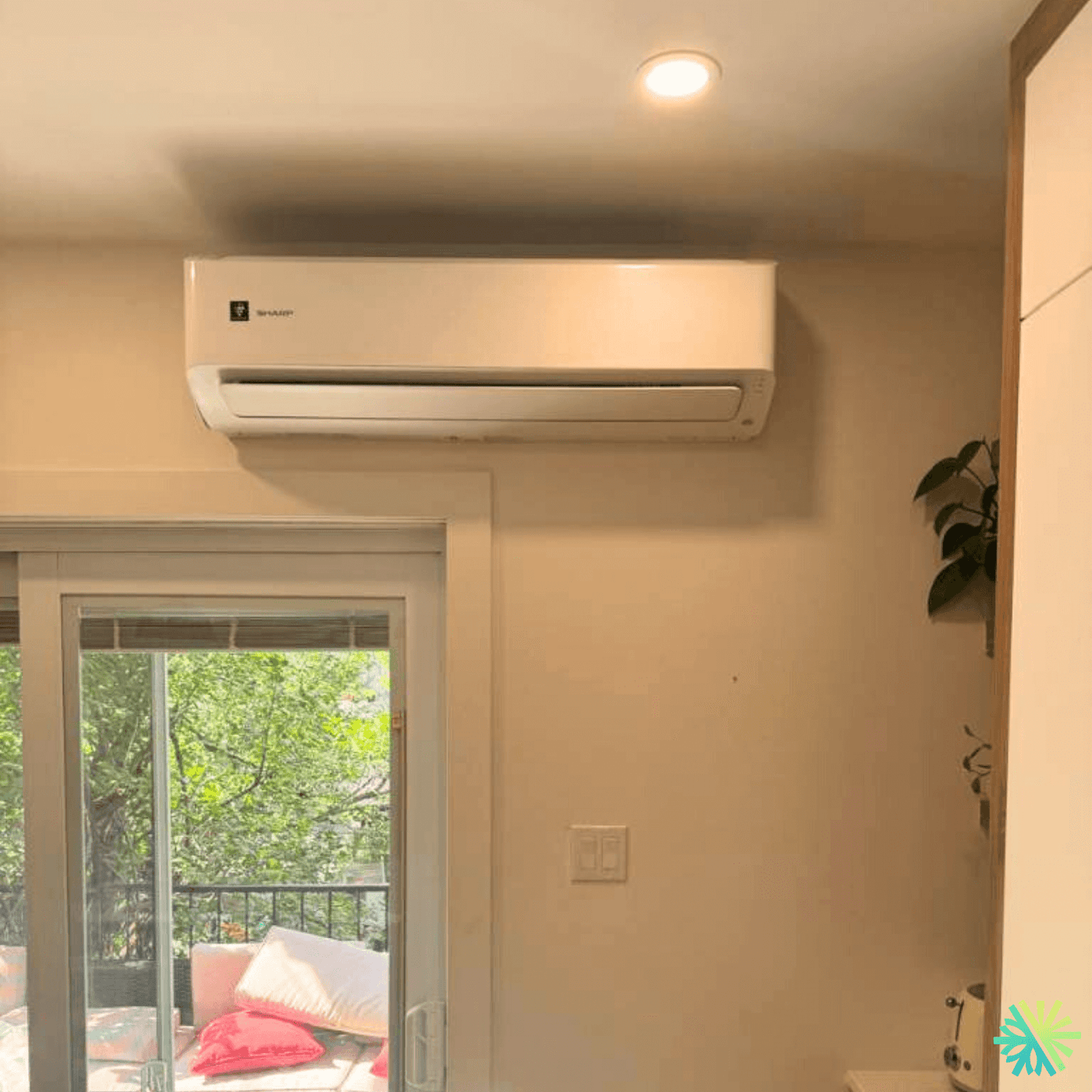 Installation d’une thermopompe murale Sharp à Ville-Marie (Montréal)