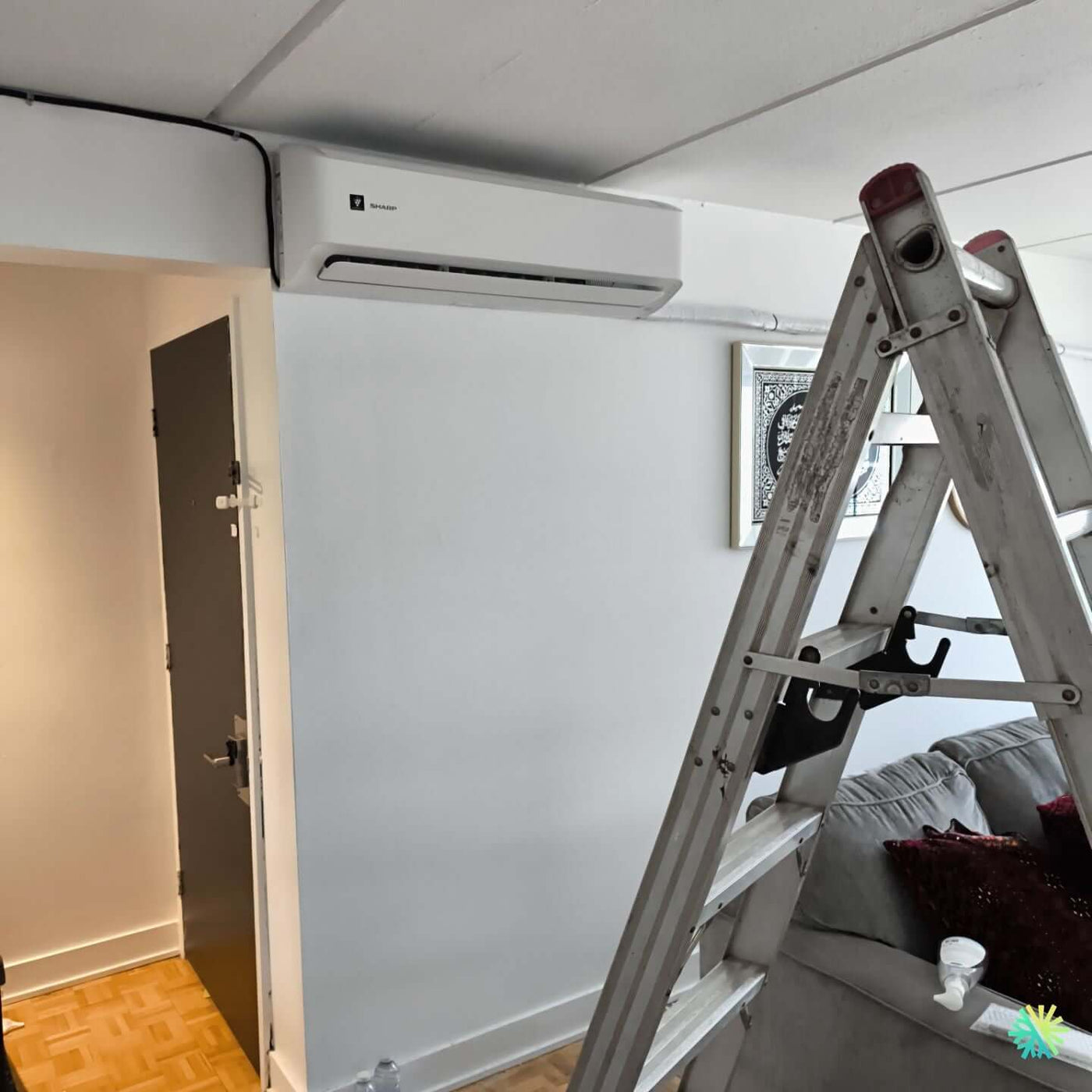 Installation d’une Sharp thermopompe murale dans un condo à Rosemont