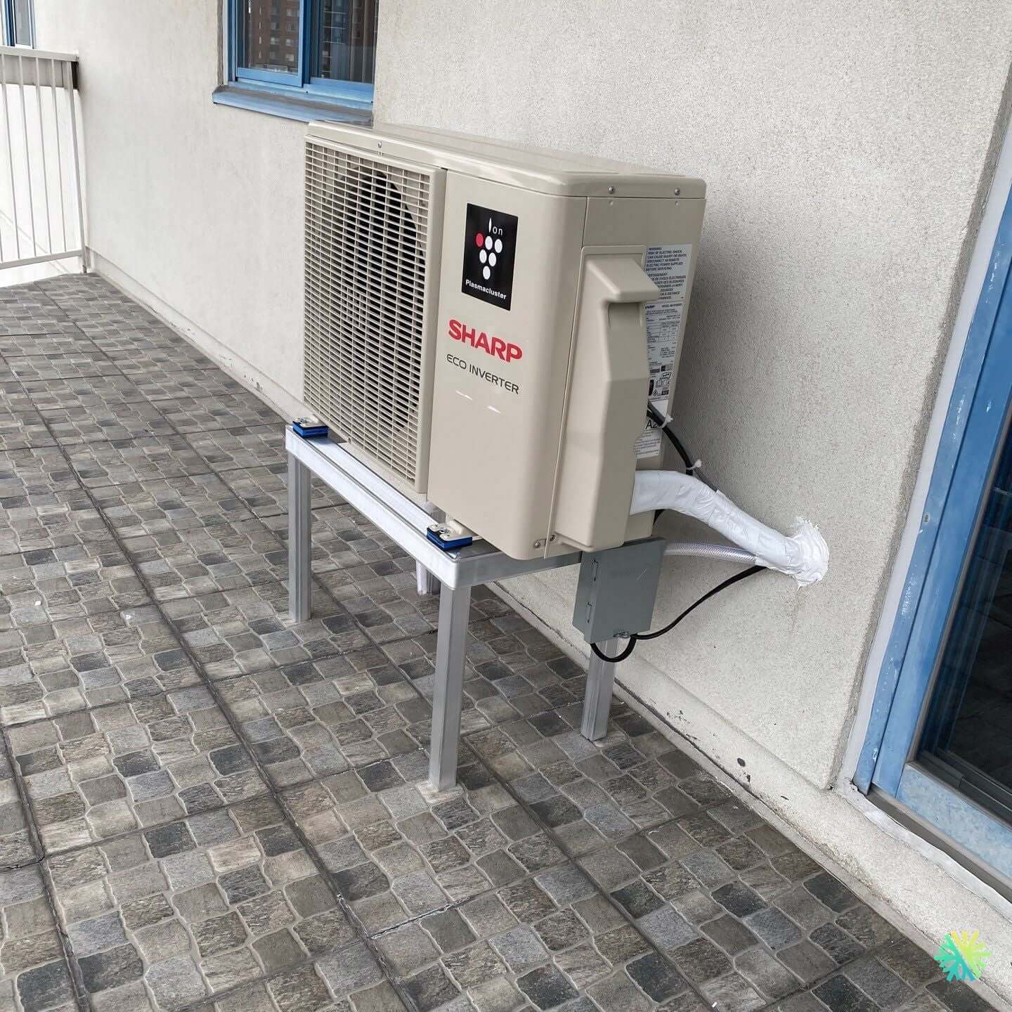 Installation d’une Sharp ZU1 thermopompe murale à Griffintown (Montréal)