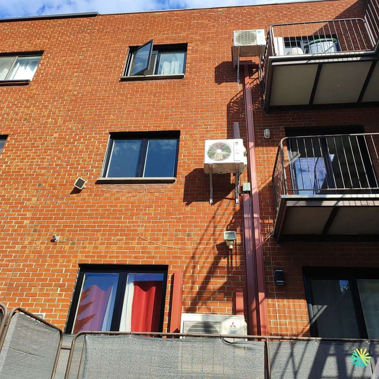 Installation d’une Gree Livo R32 thermopompe murale à Rosemont–La Petite-Patrie