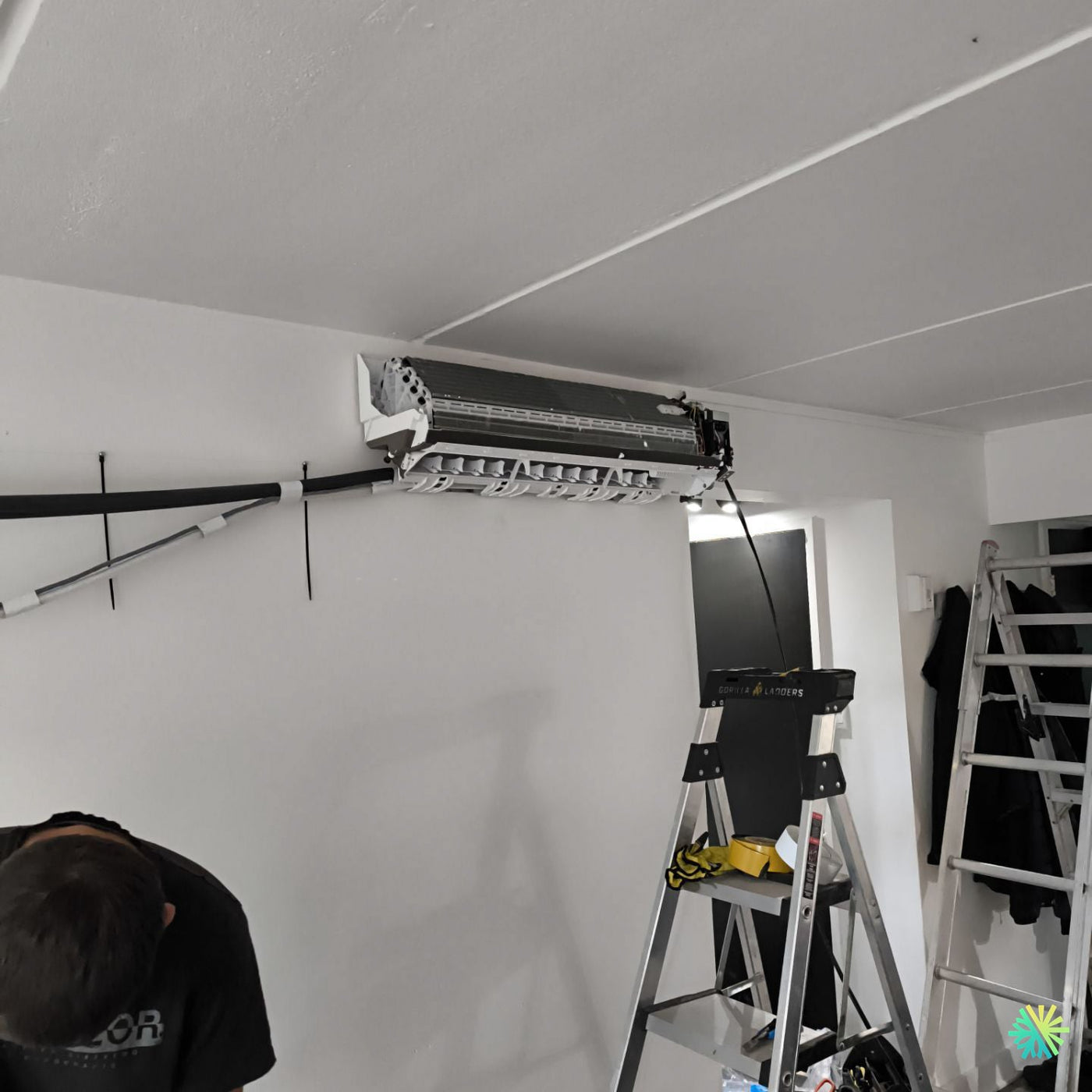 Réparation d’un climatiseur mural Midea à Sainte-Julie