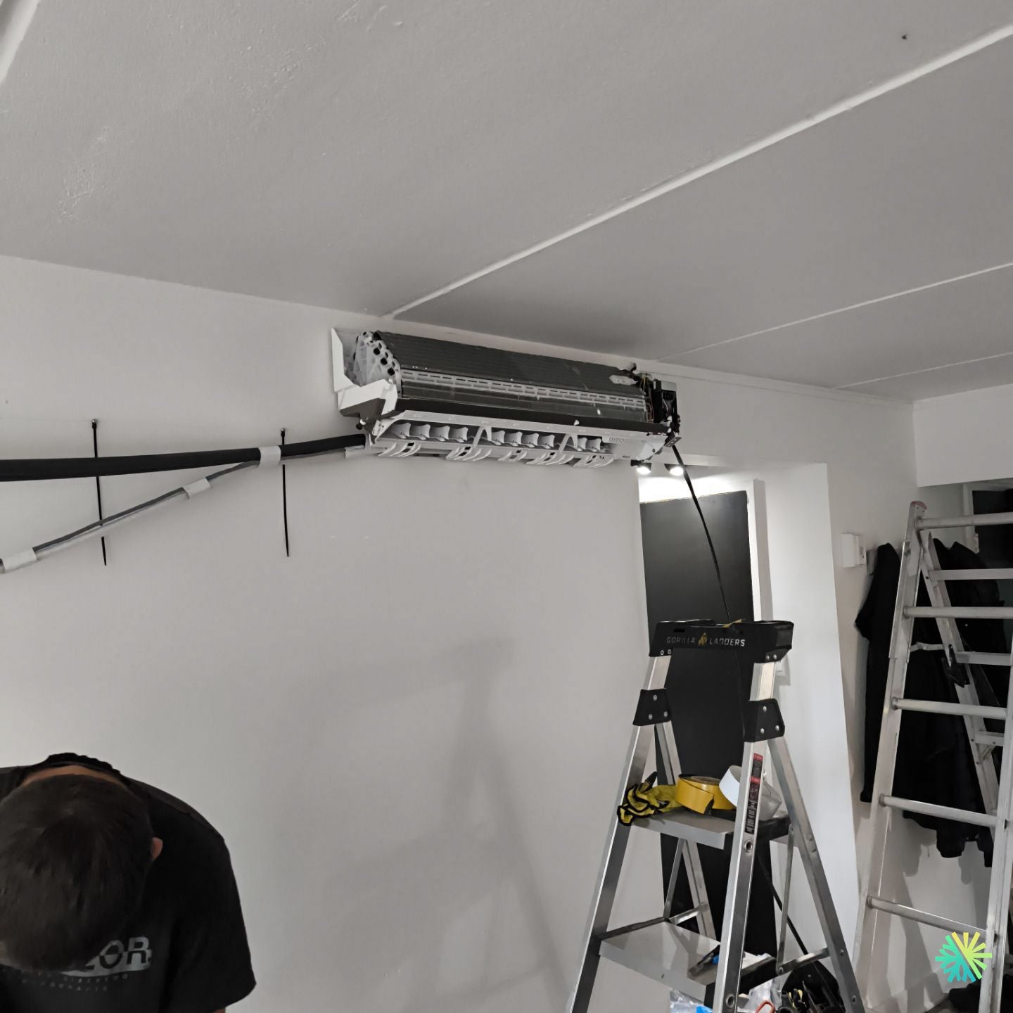 Réparation d’un climatiseur mural Midea à Sainte-Julie