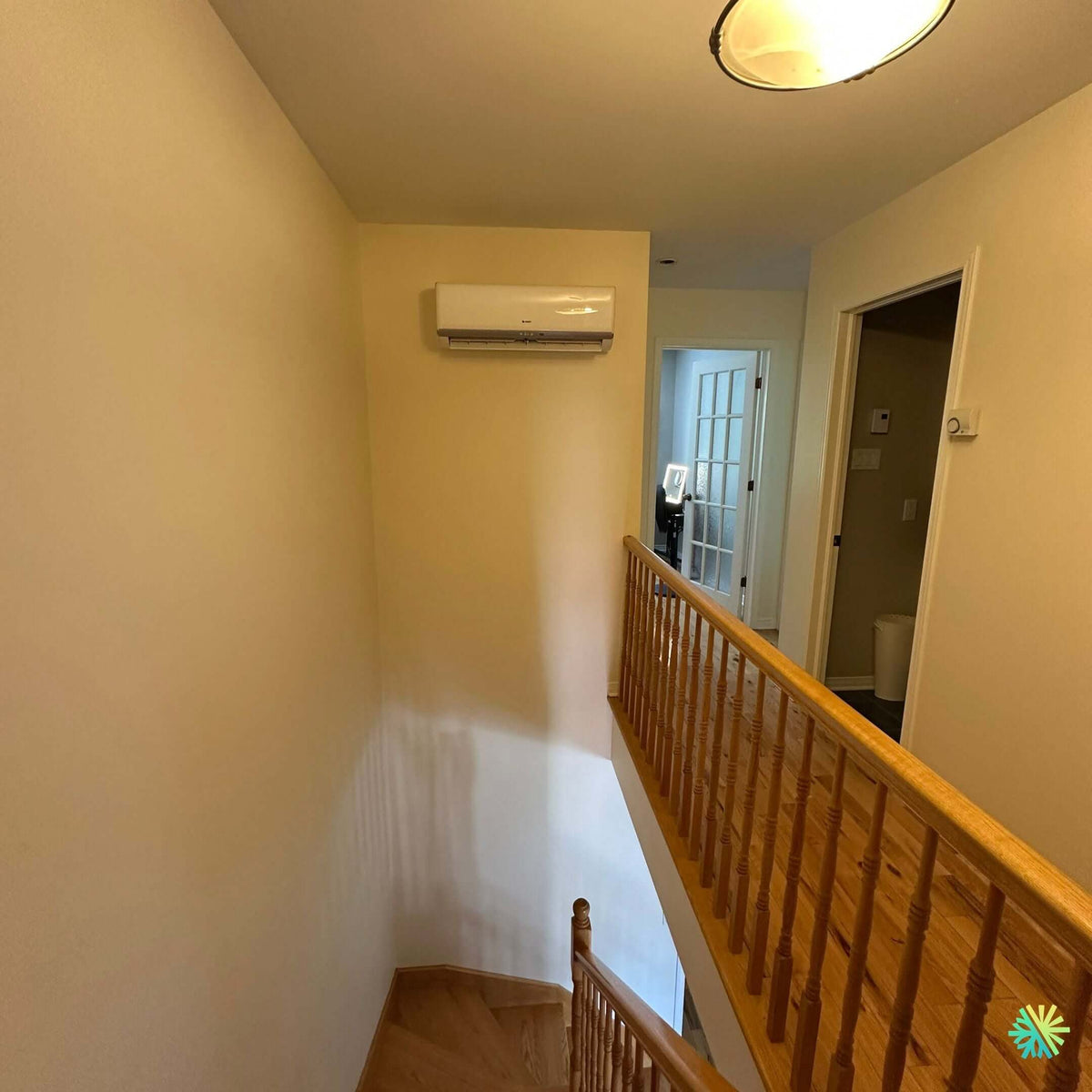 Installation d’une thermopompe murale Midea dans une maison à Sainte-Dorothée, Laval