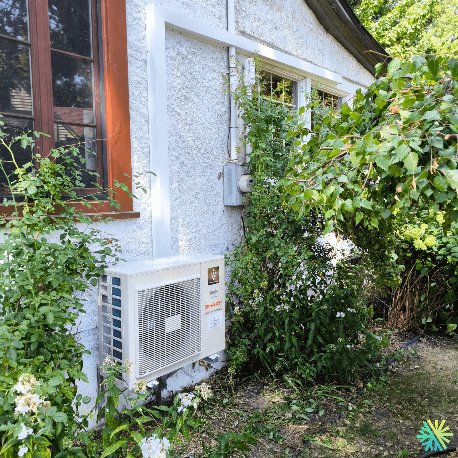 Installation d’une thermopompe murale Sharp à Outremont : confort quatre saisons dans une maison unifamiliale