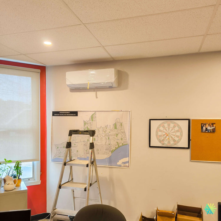Installation d'une thermopompe 4 têtes GREE FREEMATCH R32 (GWHD(42)ND6MO) dans un bureau commercial de Sainte-Julie, en Montérégie