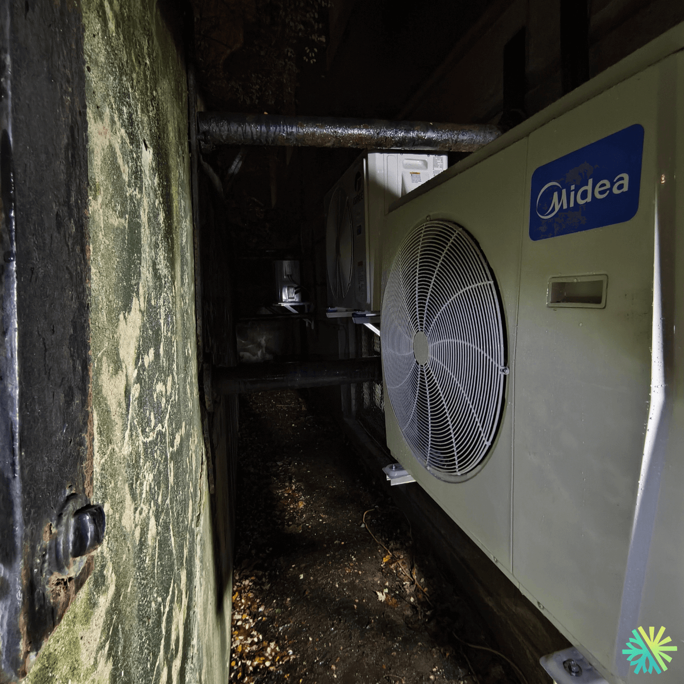 Installation d’une thermopompe murale Midea au Plateau-Mont-Royal (Montréal) : performance, discrétion et accès d’entretien en espace restreint