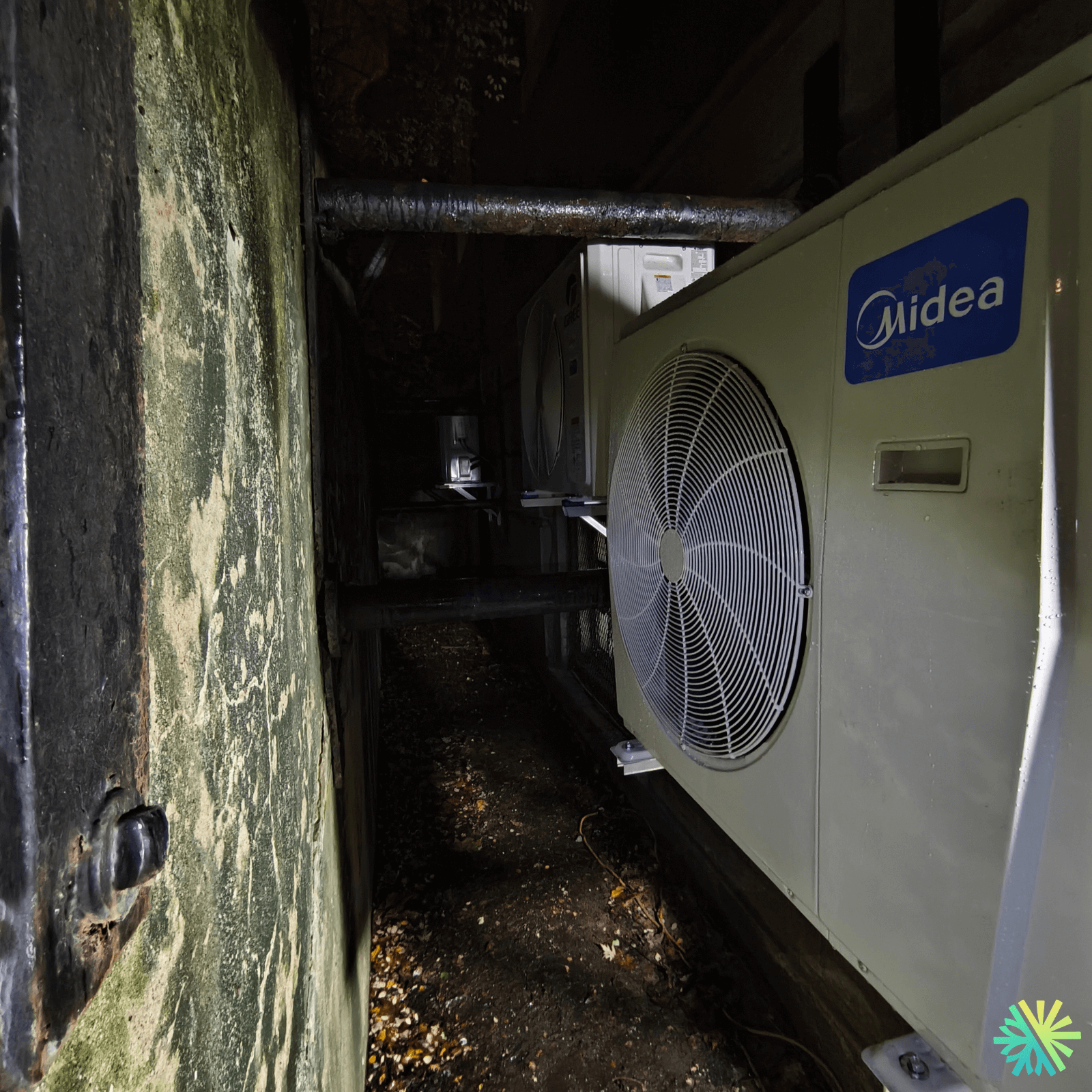 Installation d’une thermopompe murale Midea au Plateau-Mont-Royal (Montréal) : performance, discrétion et accès d’entretien en espace restreint