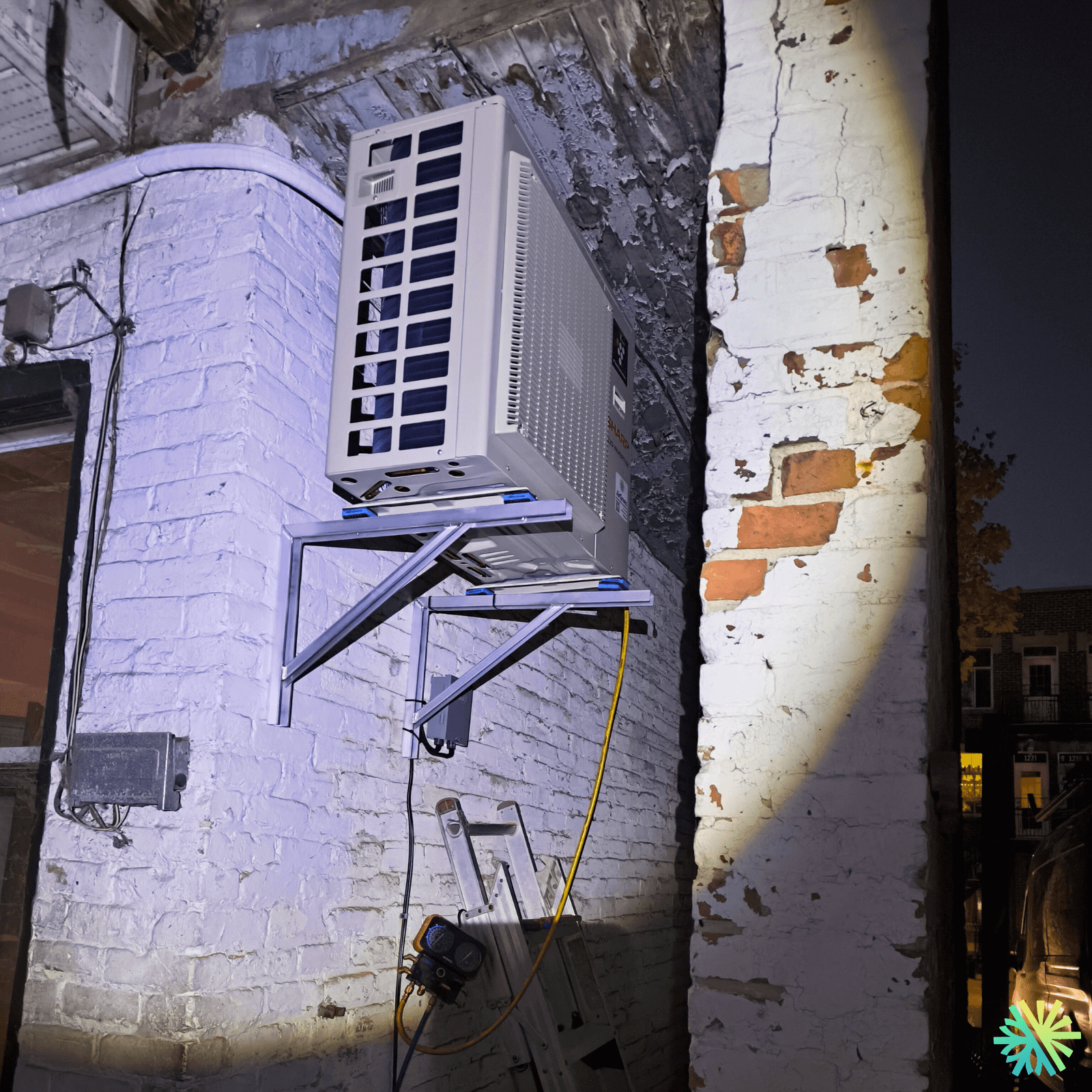 Installation d’une thermopompe murale Sharp ZU1 à Rosemont–La Petite-Patrie (Montréal)