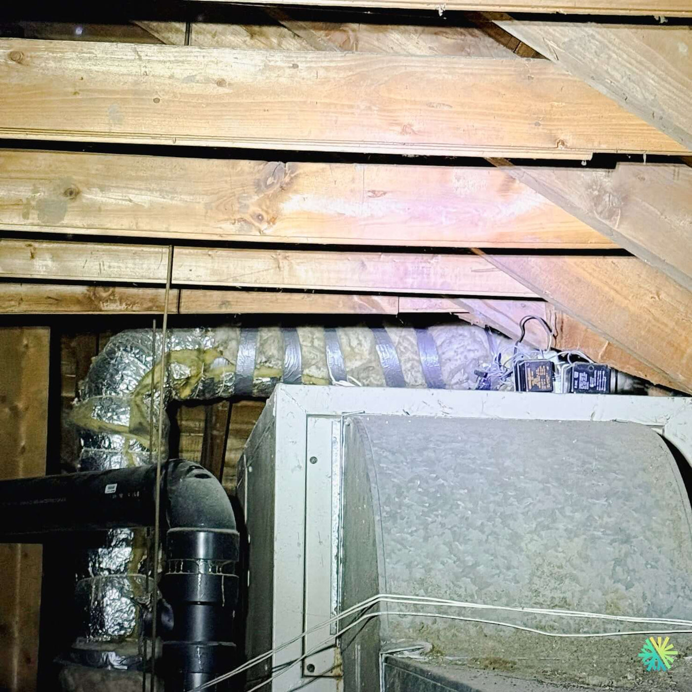 Les unités intérieures installées dans le grenier ou l’entretoit sont-elles acceptées?