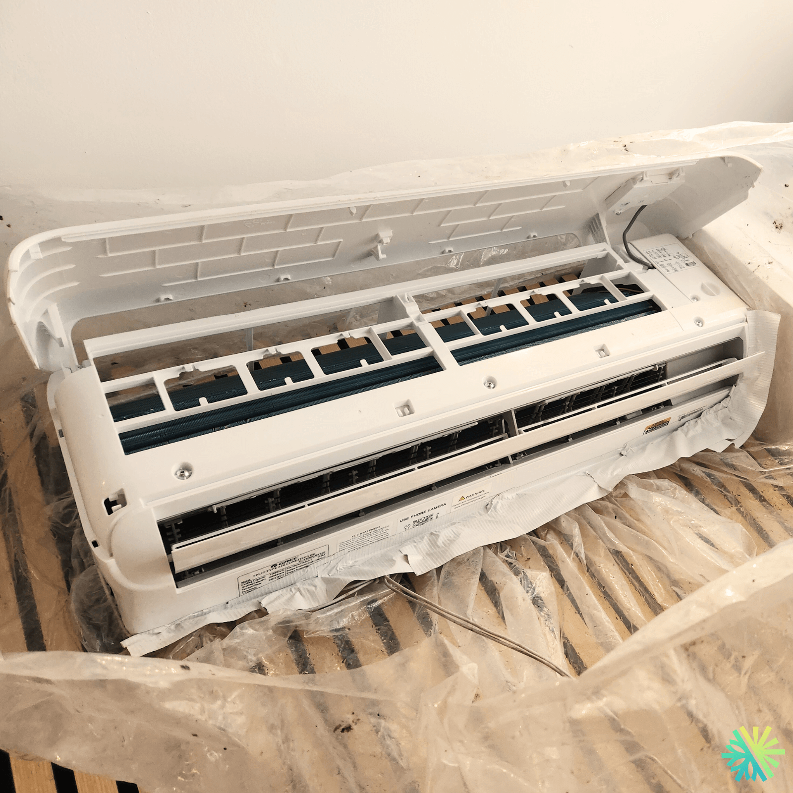 Cleaning a Gree wall-mounted heat pump in Rosemont-La Petite-Patrie (M ...