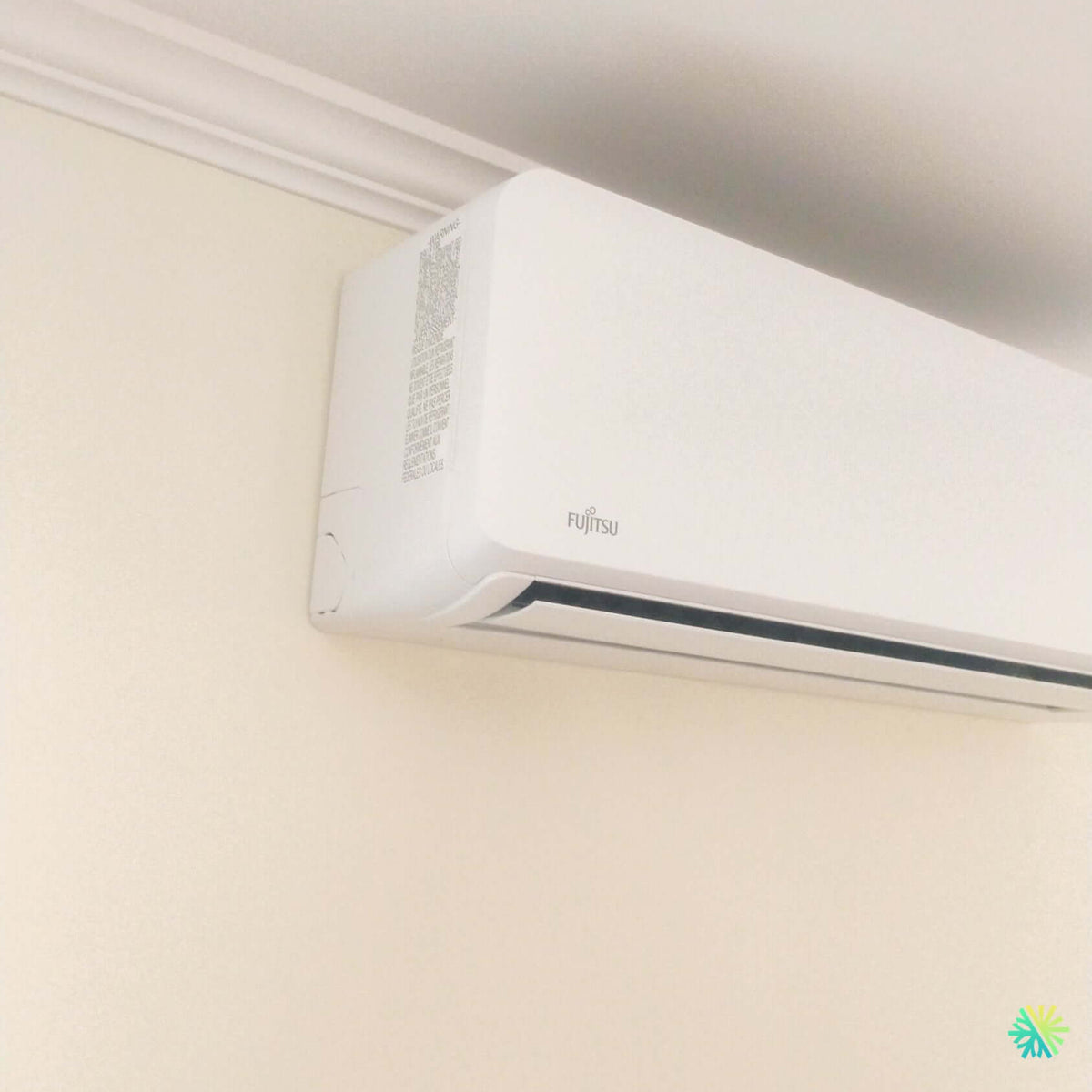 Installation d’une thermopompe murale Fujitsu AIRSTAGE Altair 500 à Varennes : une intégration intérieure compacte, propre et pensée pour une diffusion d’air efficace