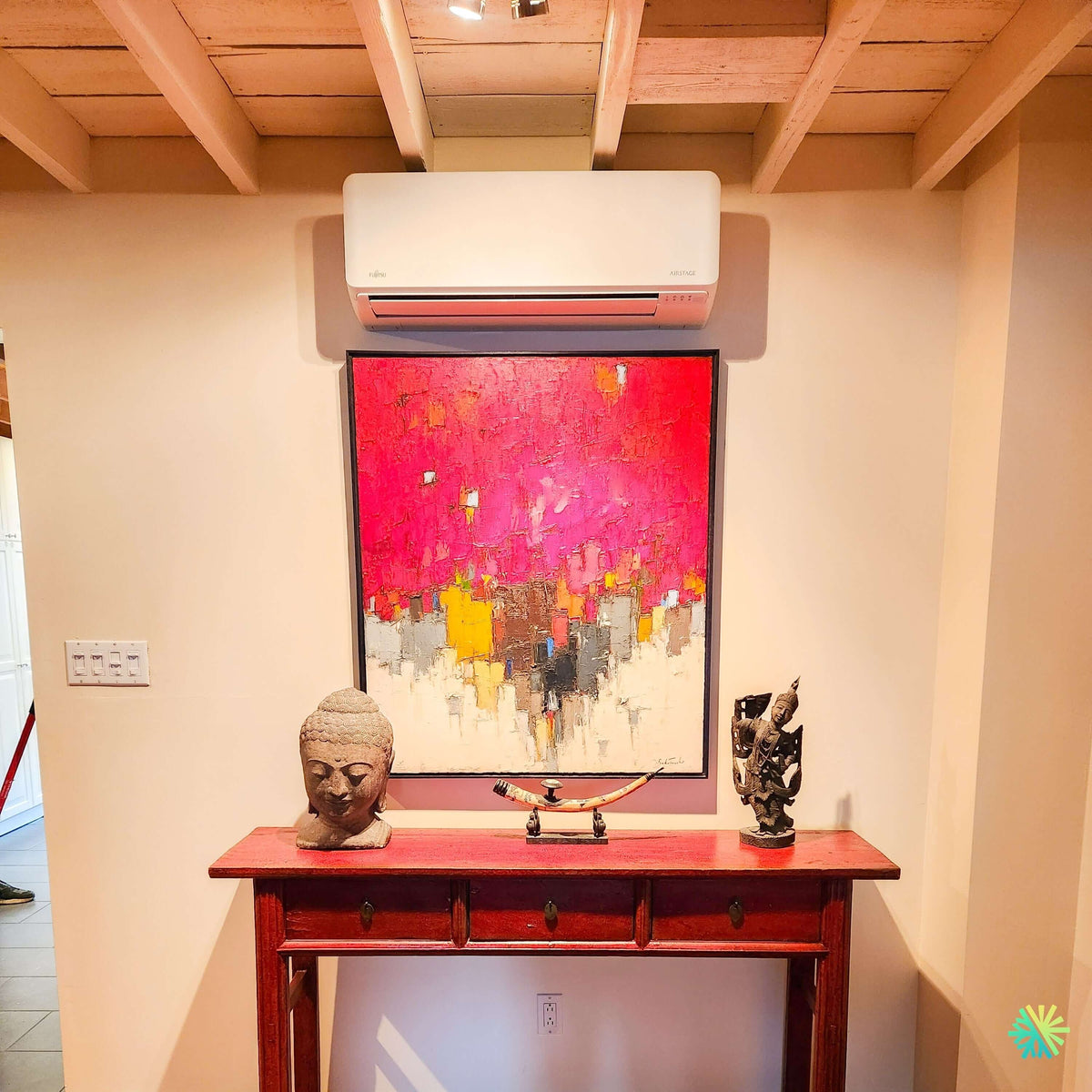 Installation d’une thermopompe triple zone Fujitsu Aquila XLTH à La Présentation : une solution multizone intégrée à une maison au caractère architectural marqué