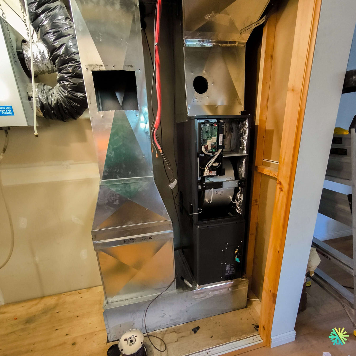 Installation d’une fournaise électrique MIDEA EVOX G3 2 tonnes avec système central et air handler dans Mercier–Hochelaga-Maisonneuve à Montréal