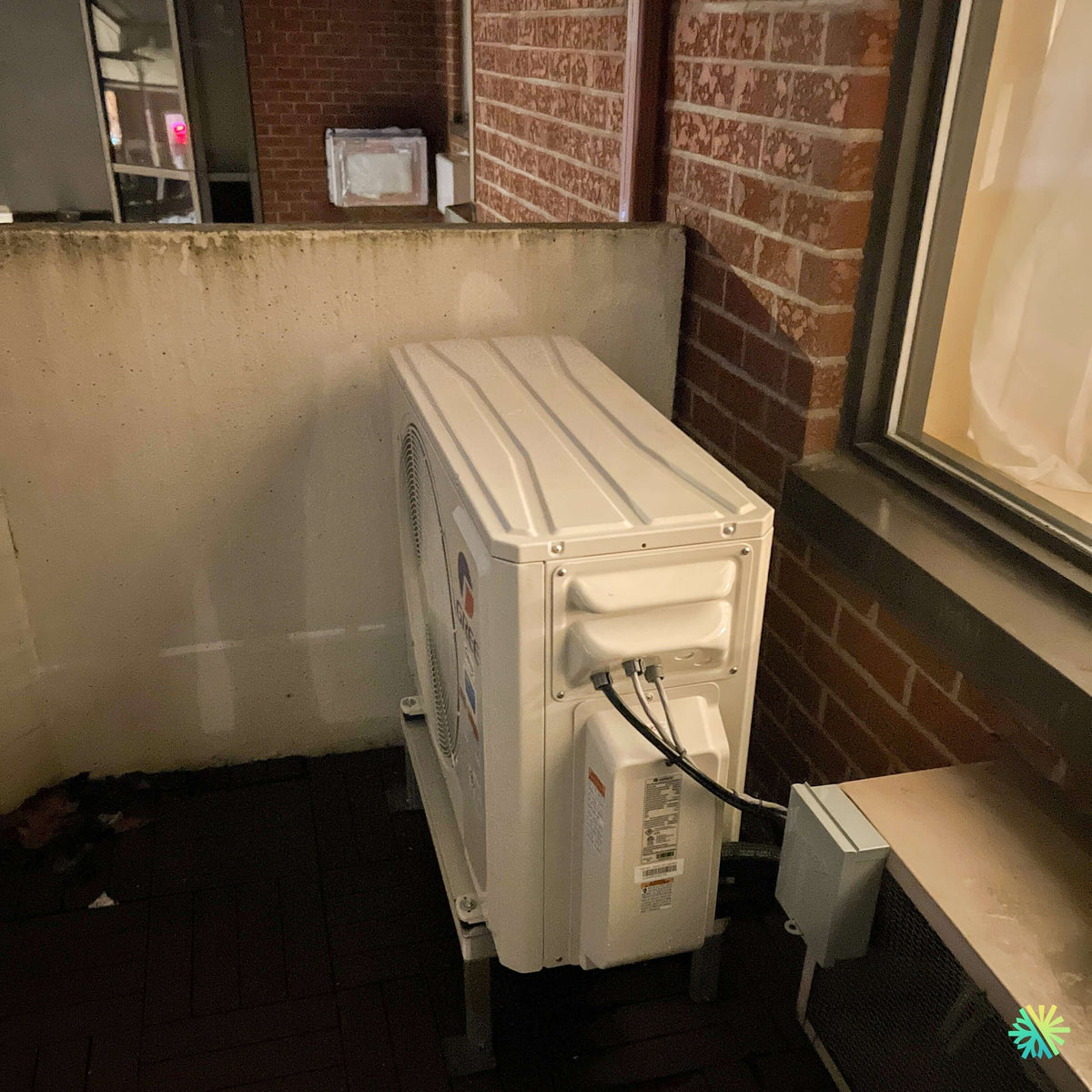 Installation d'une thermopompe murale 2 têtes GREE FreeMatch R32 GWHD(24)ND6MO à Sainte-Madeleine