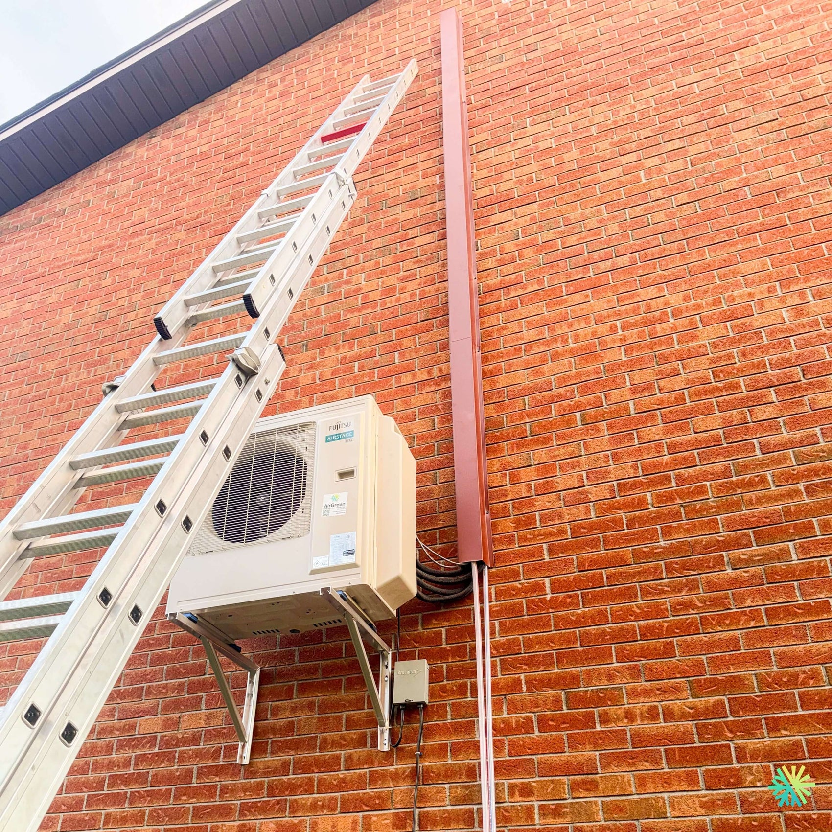 Installation d’une thermopompe double zone Fujitsu AIRSTAGE Aquila XLTH à Saint-Nazaire-d’Acton