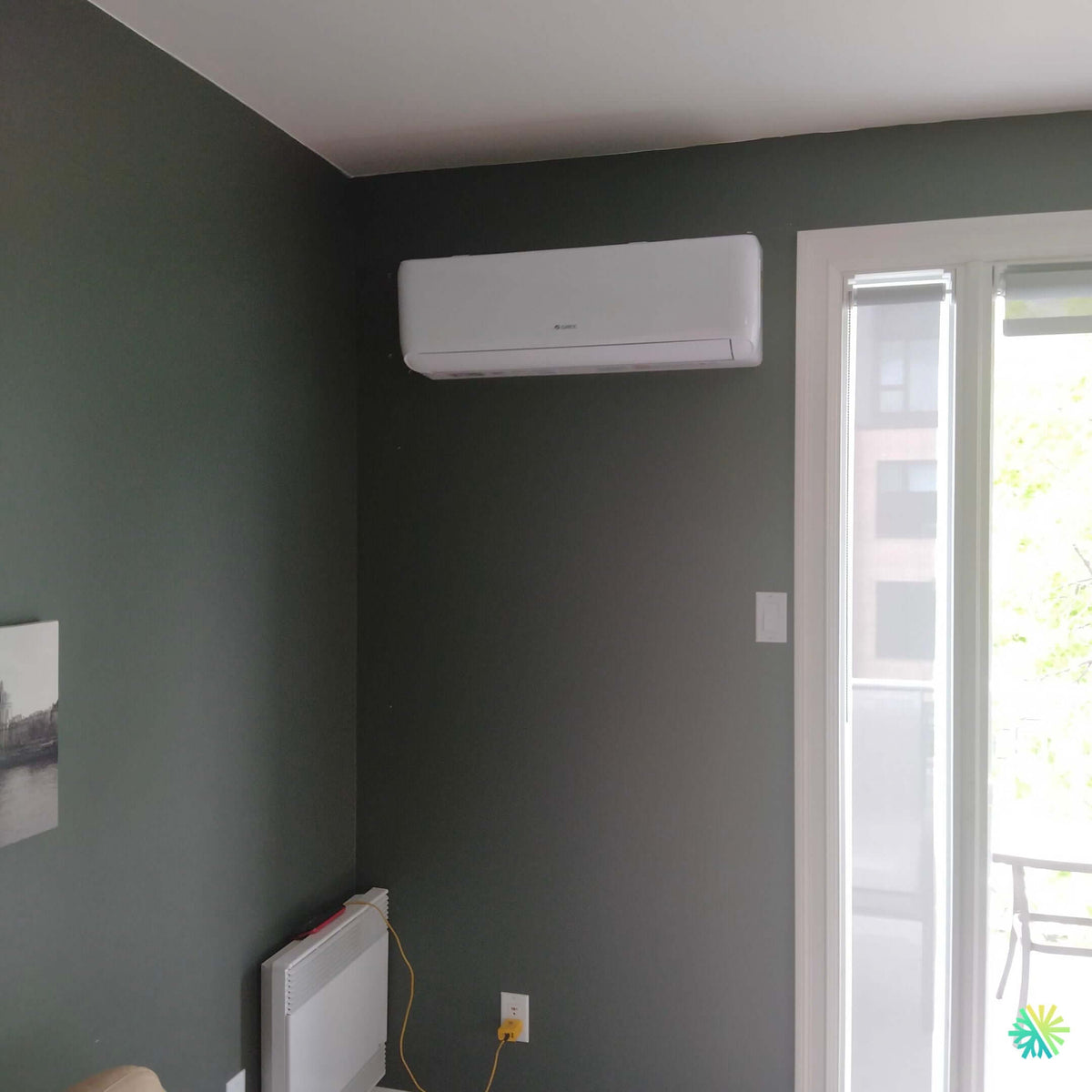Installation d’une Gree Livo R32 thermopompe murale à Le Sud-Ouest (Montréal)