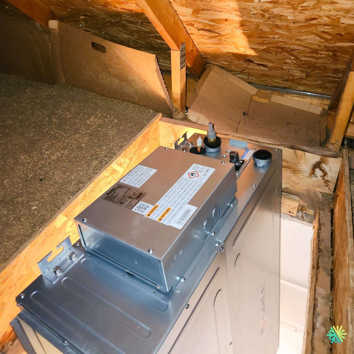 Installation d’une thermopompe gainable GREE All Match Slim Duct R32 à Laval – système Slim Duct à conduits gainables installé en entretoit par AirGreen