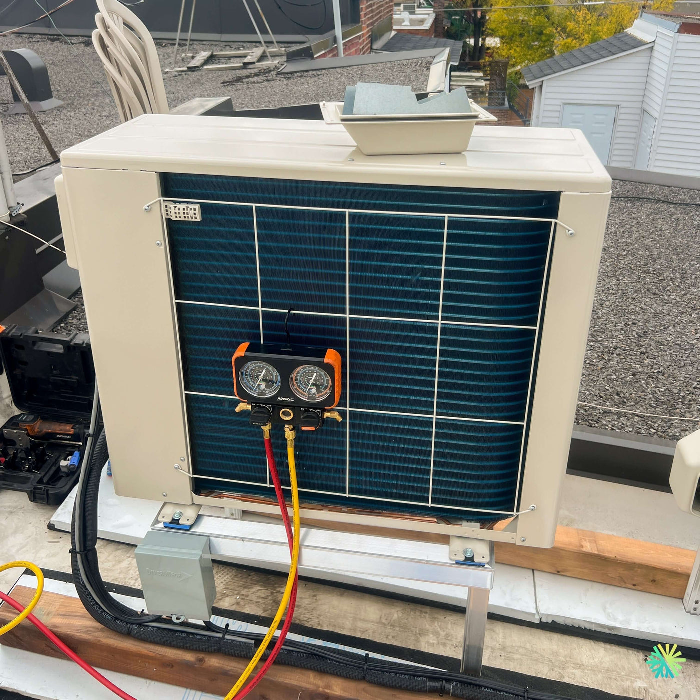 Installation d’une thermopompe GREE FREE MATCH R32 DoubleZone – 2 zones – 2 têtes à Kirkland