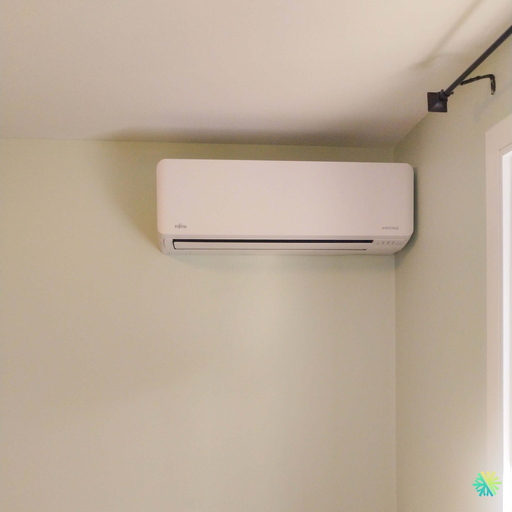 Installation d’une thermopompe murale Fujitsu AIRSTAGE Orion XLTH 24 000 BTU à Sainte-Rose, Laval