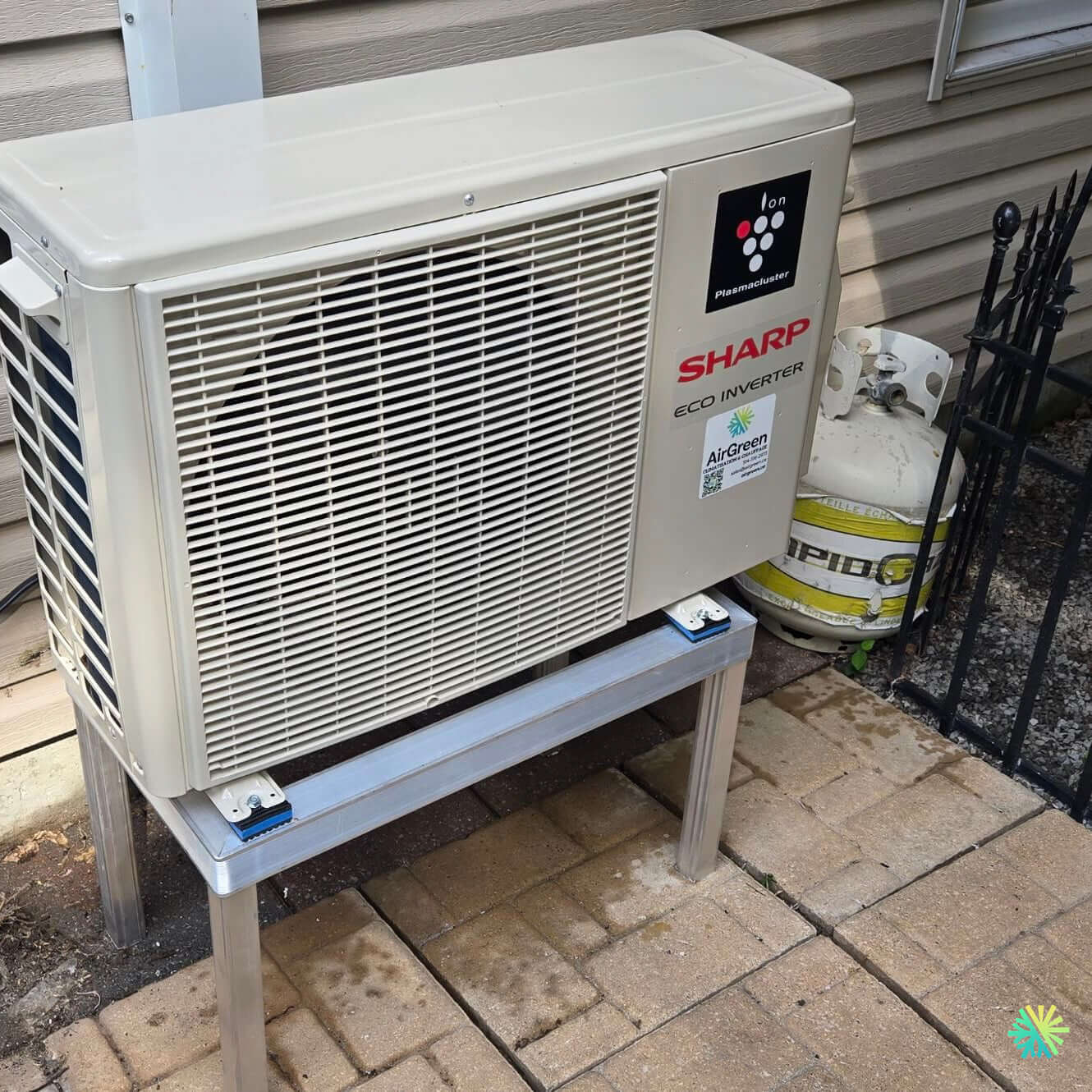 Installation d’une thermopompe murale Sharp ZU1 à Laval