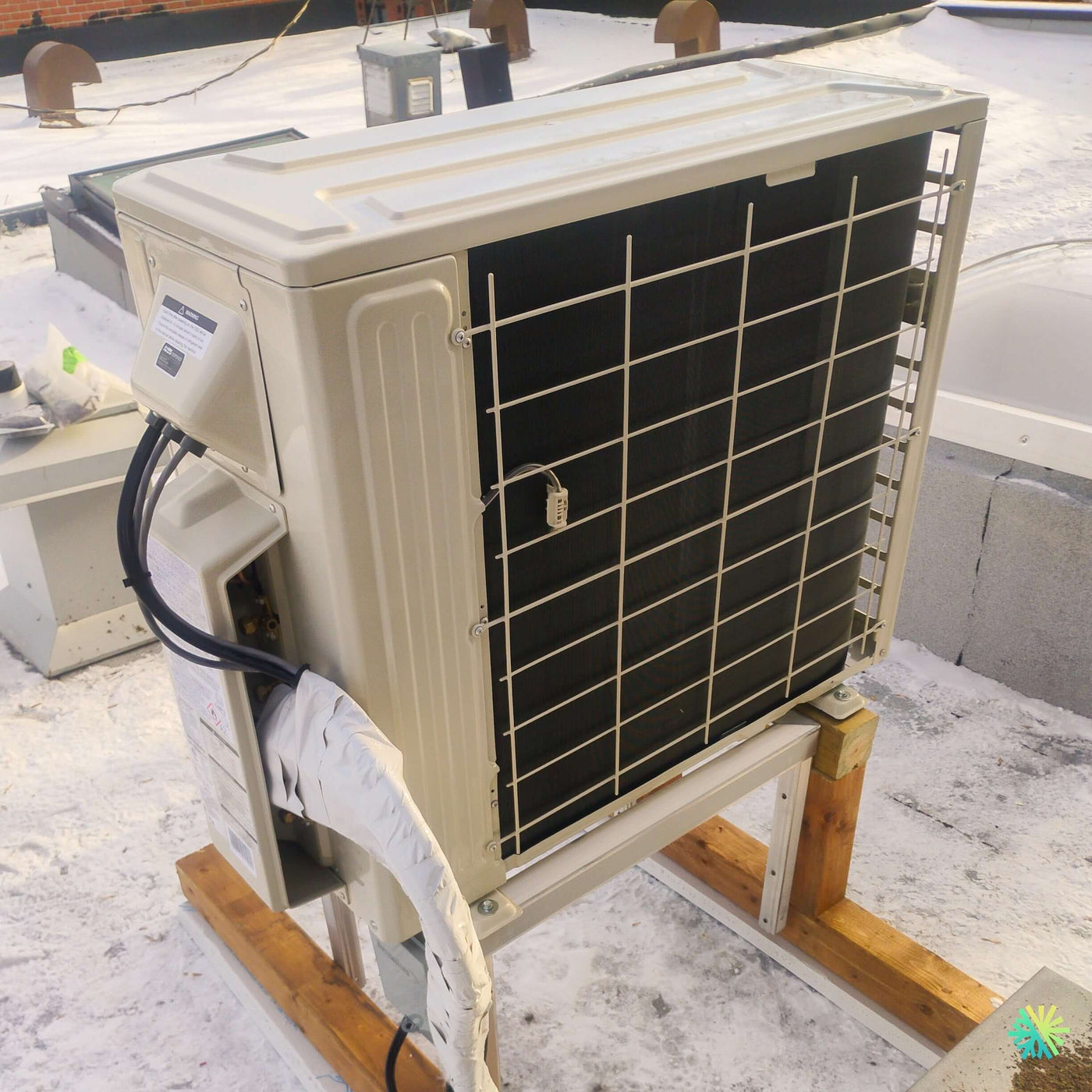 Installation d’une thermopompe murale triple zone MIDEA28 à Sainte-Marthe-sur-le-Lac : mini split 3 zones conçu pour le confort résidentiel en toute saison