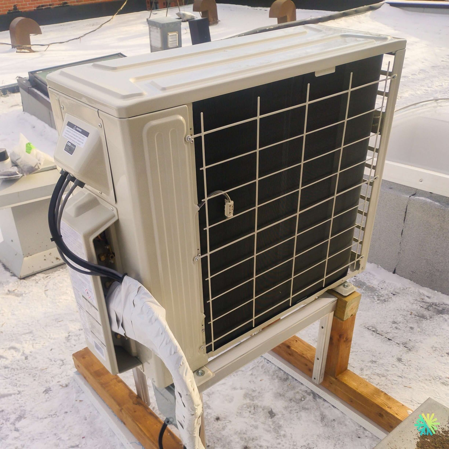 Installation d’une thermopompe murale triple zone MIDEA28 à Sainte-Marthe-sur-le-Lac : mini split 3 zones conçu pour le confort résidentiel en toute saison