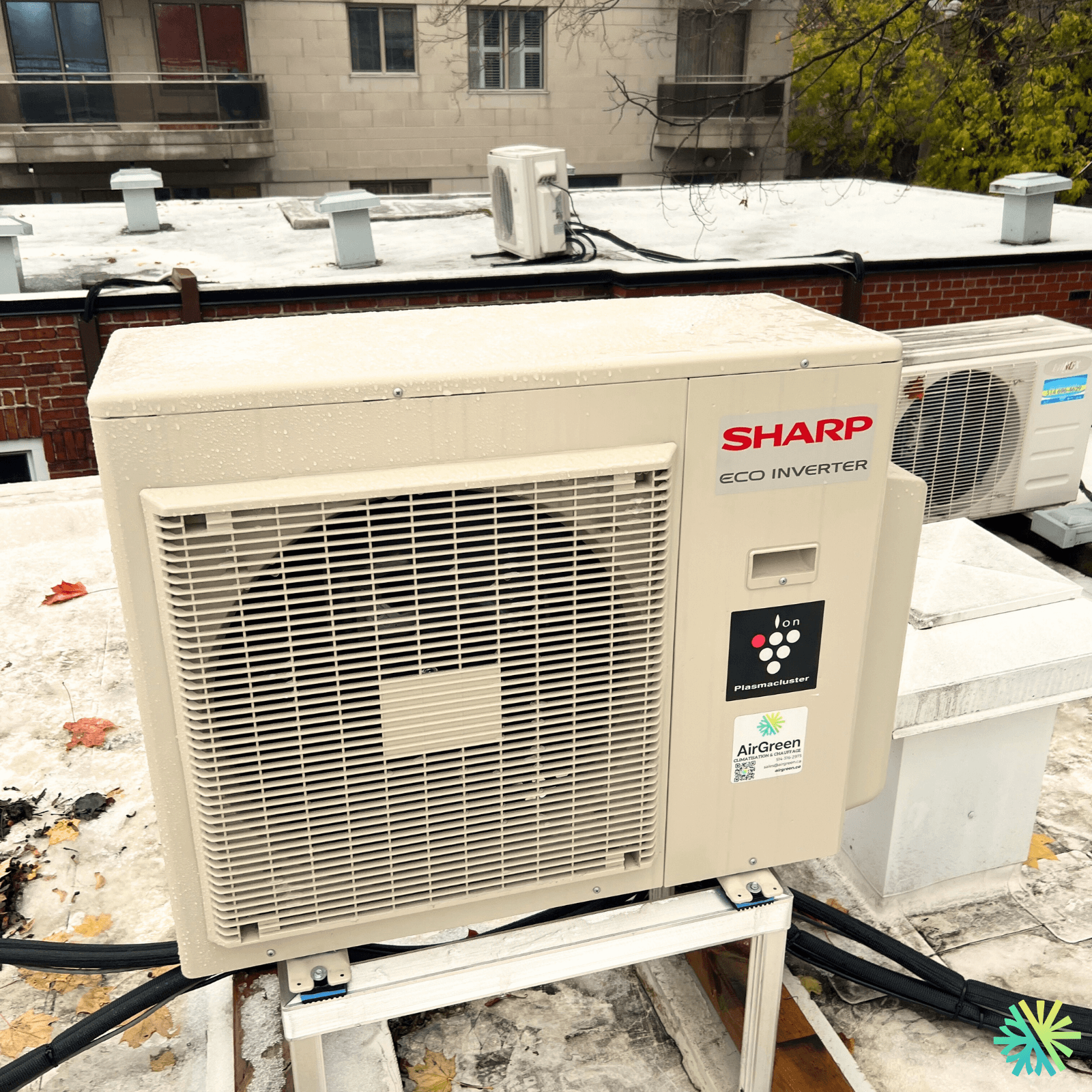 Installation d’une thermopompe murale Sharp sur toit plat à Rosemont–La Petite-Patrie (Montréal)