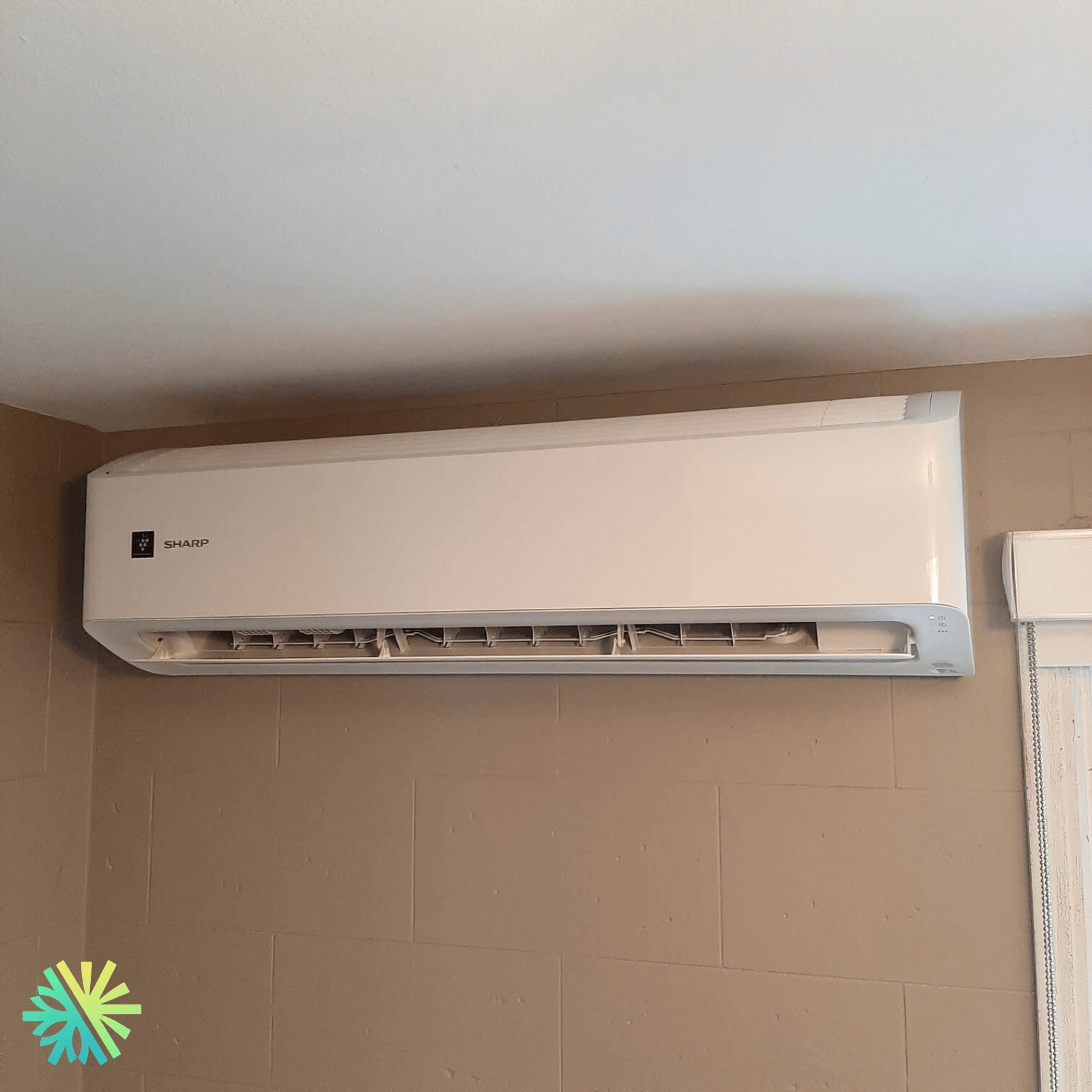 Installation d’une thermopompe murale Sharp ZHU1 à Saint-Lambert