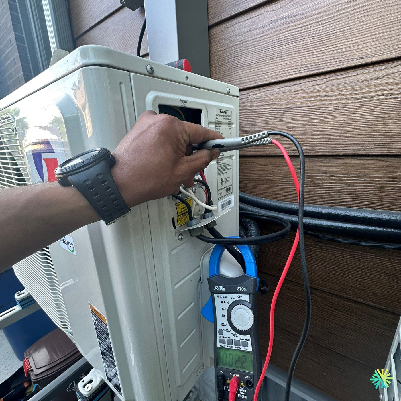 Réparation d’une thermopompe murale Gree à Sainte-Dorothée