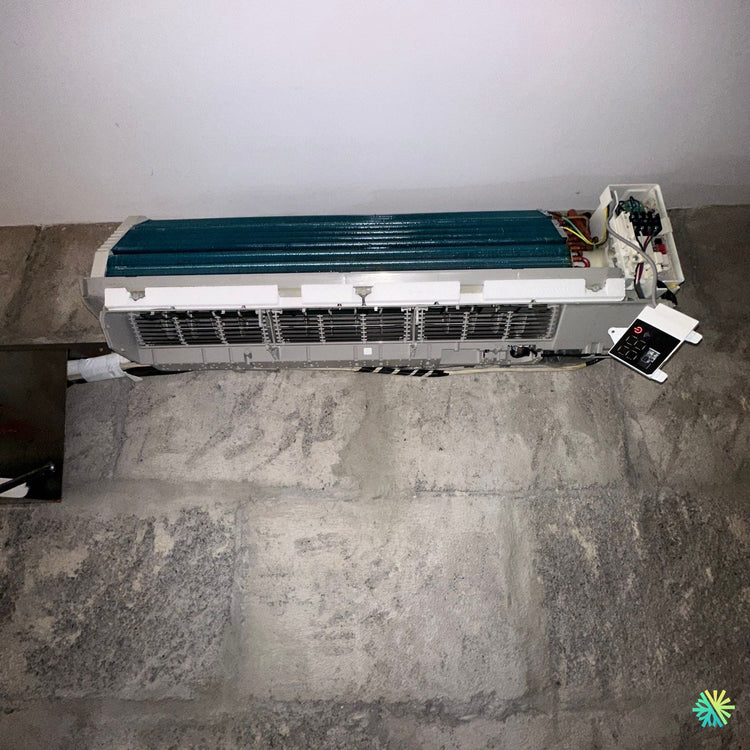 Réparation d’un climatiseur mural Midea à Saint-Laurent