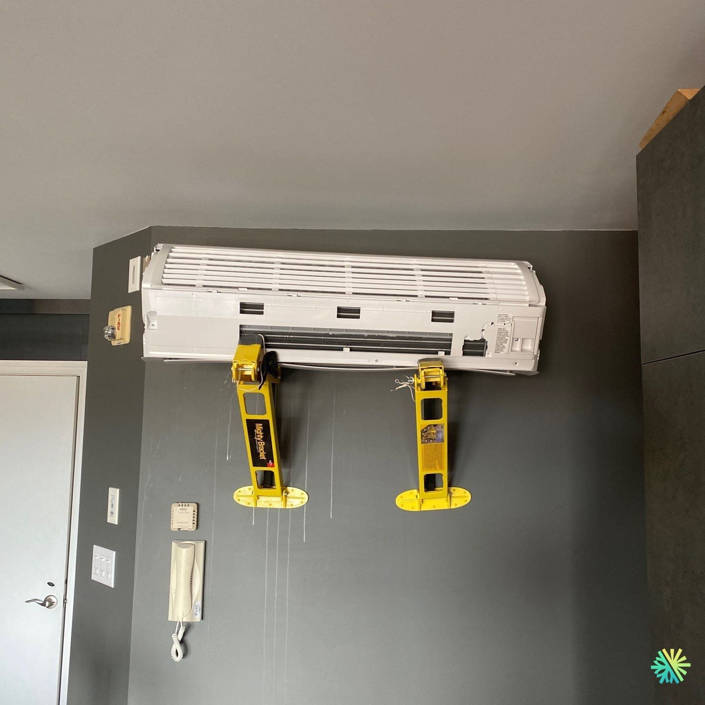 Réparation d’un climatiseur mural Midea à Ville-Marie