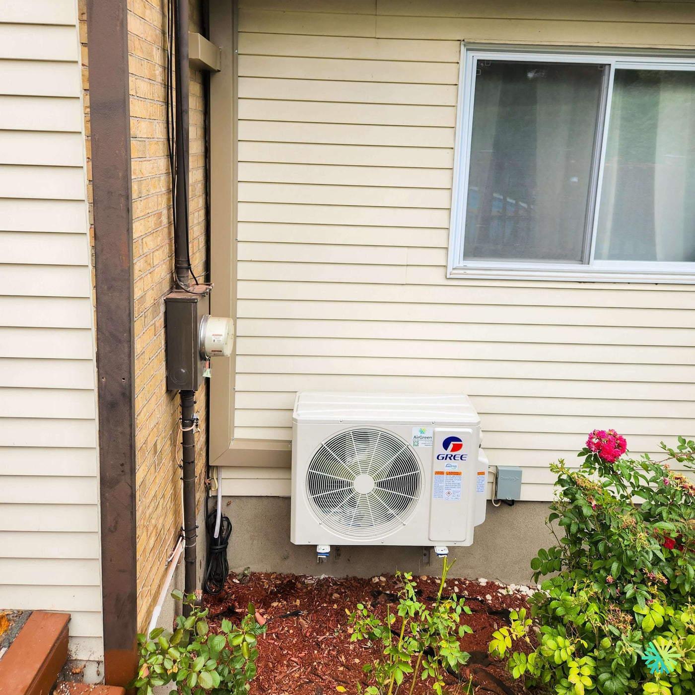 Installation d’une thermopompe murale GREE CLIVIA R32 à Pointe-Calumet : une solution CVAC compacte, propre et bien intégrée pour une maison résidentielle