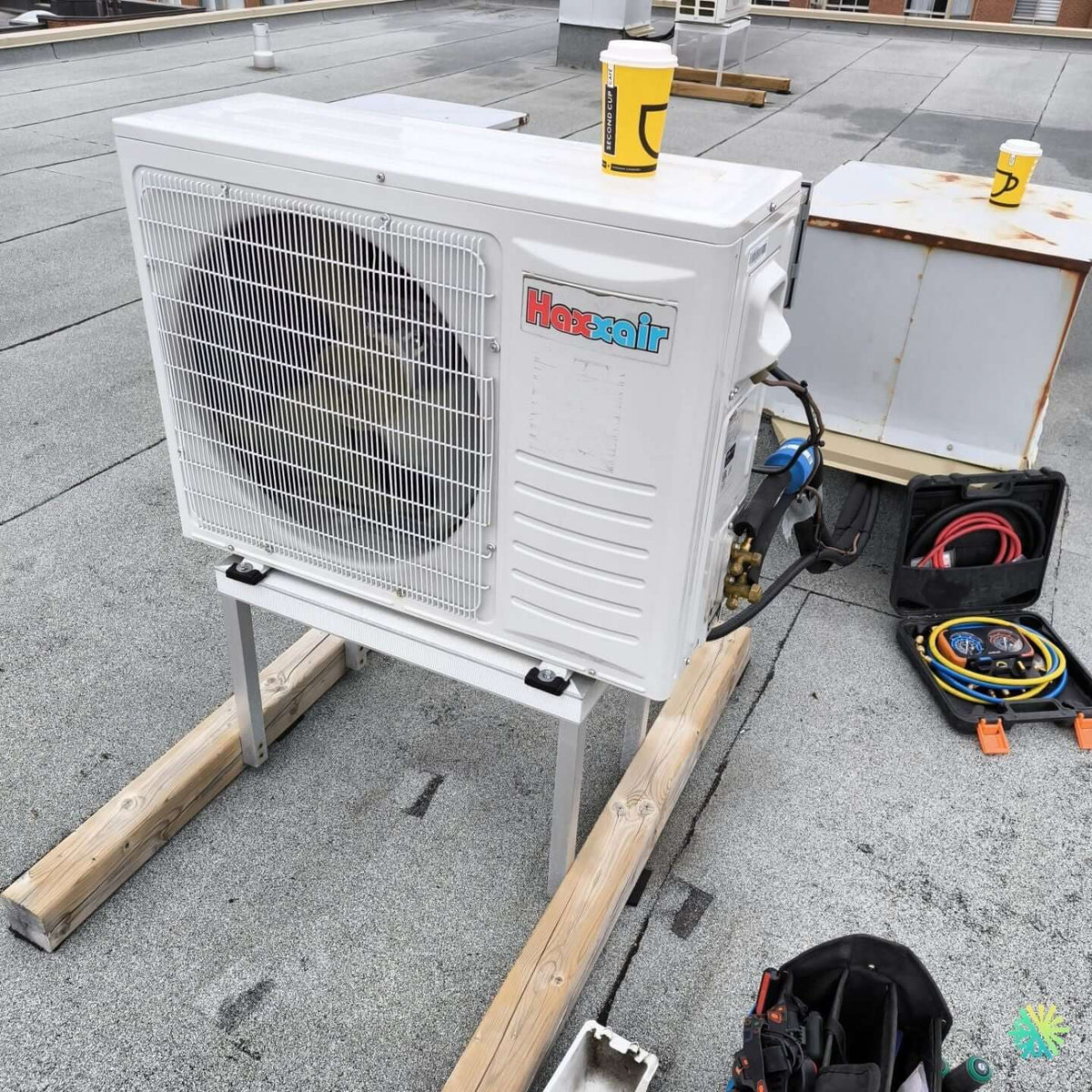Appel de service pour une thermopompe murale Hexzair à Brossard