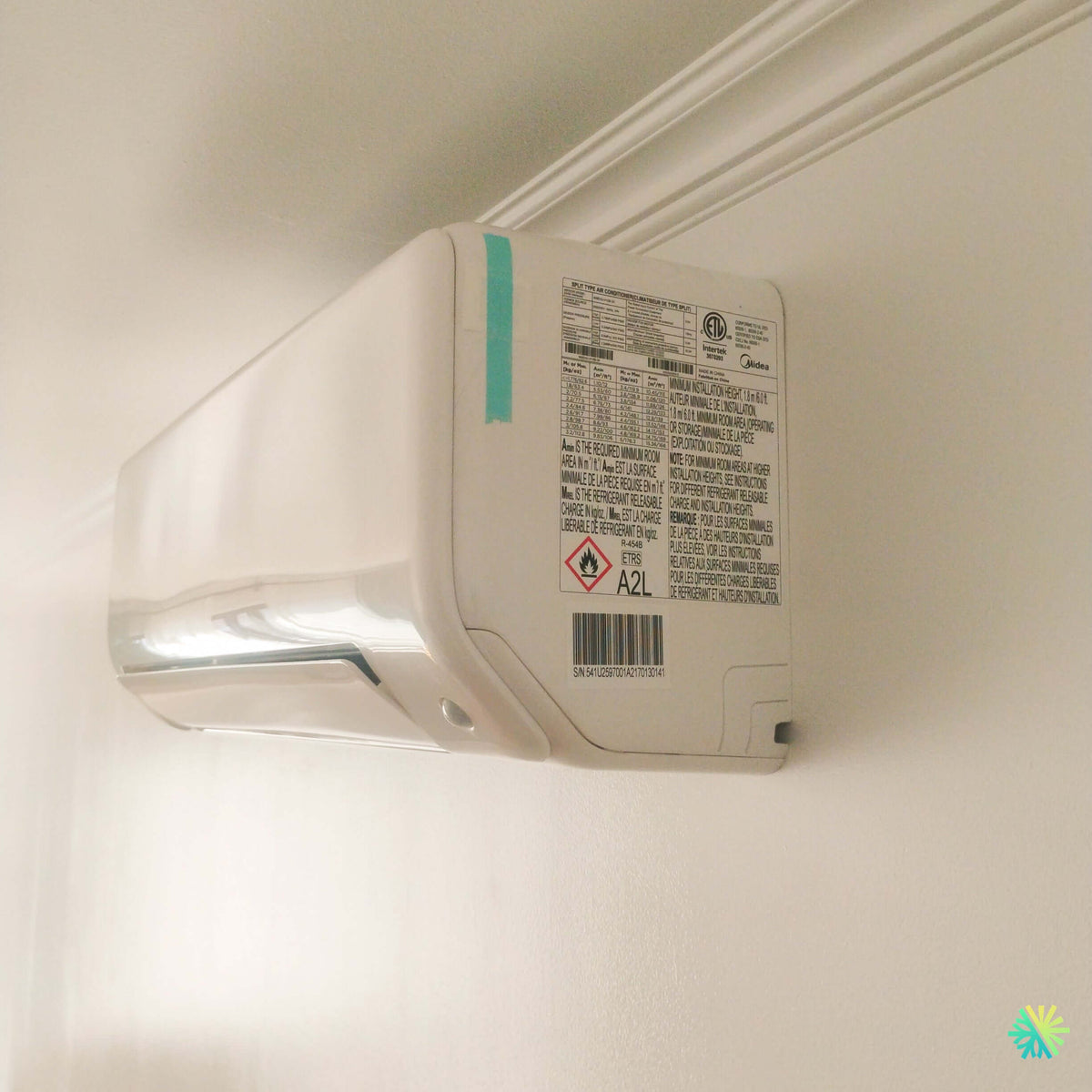 Installation of a MIDEA 28 dual-zone heat pump with an 18,000 BTU compressor in Venise-en-Québec, in Montérégie