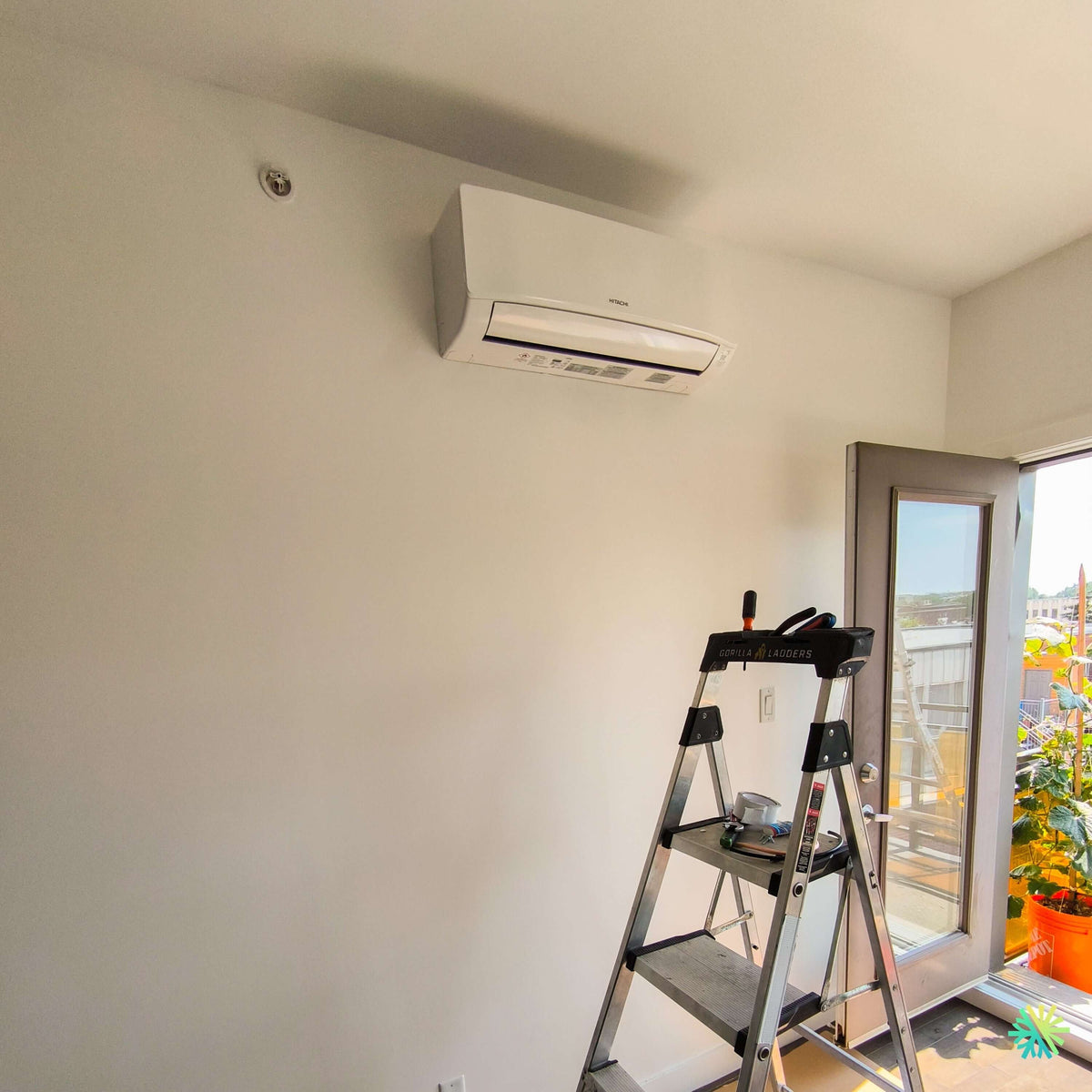 Installation d’une thermopompe multizone triple zone HITACHI airHome Multi à Outremont, Montréal