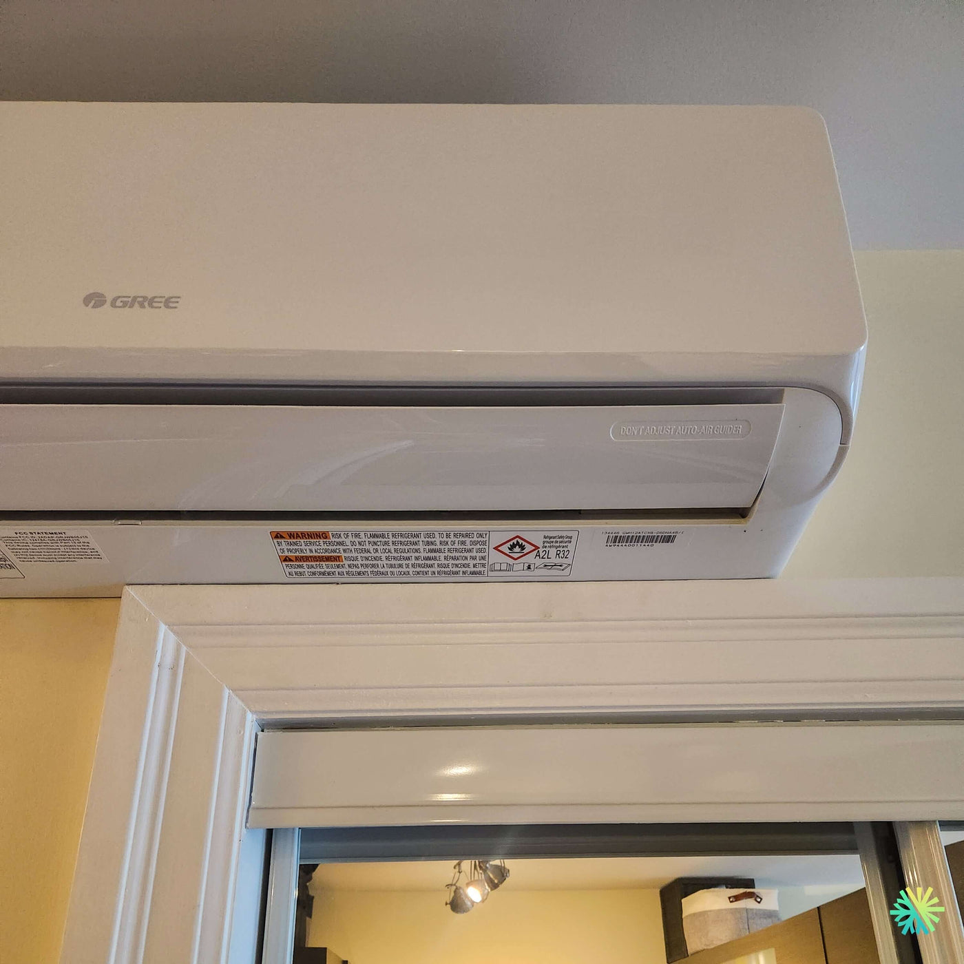 Installation d’une thermopompe murale GREE VITA R32 12 000 BTU à Dollard-des-Ormeaux : climatiseur mini split au R32 installé par AirGreen