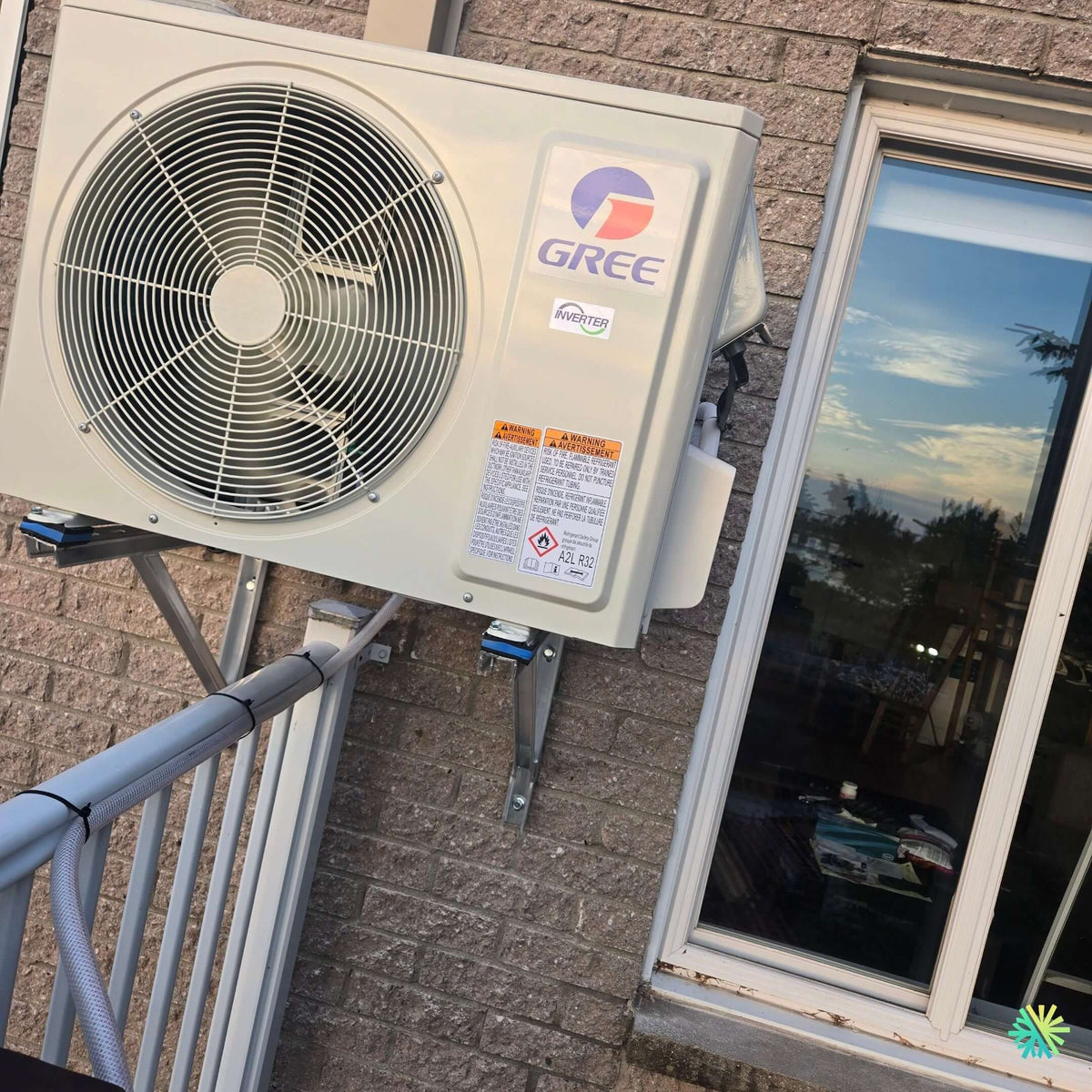 Installation d’une thermopompe murale GREE R32 à Sainte-Rose (Laval)