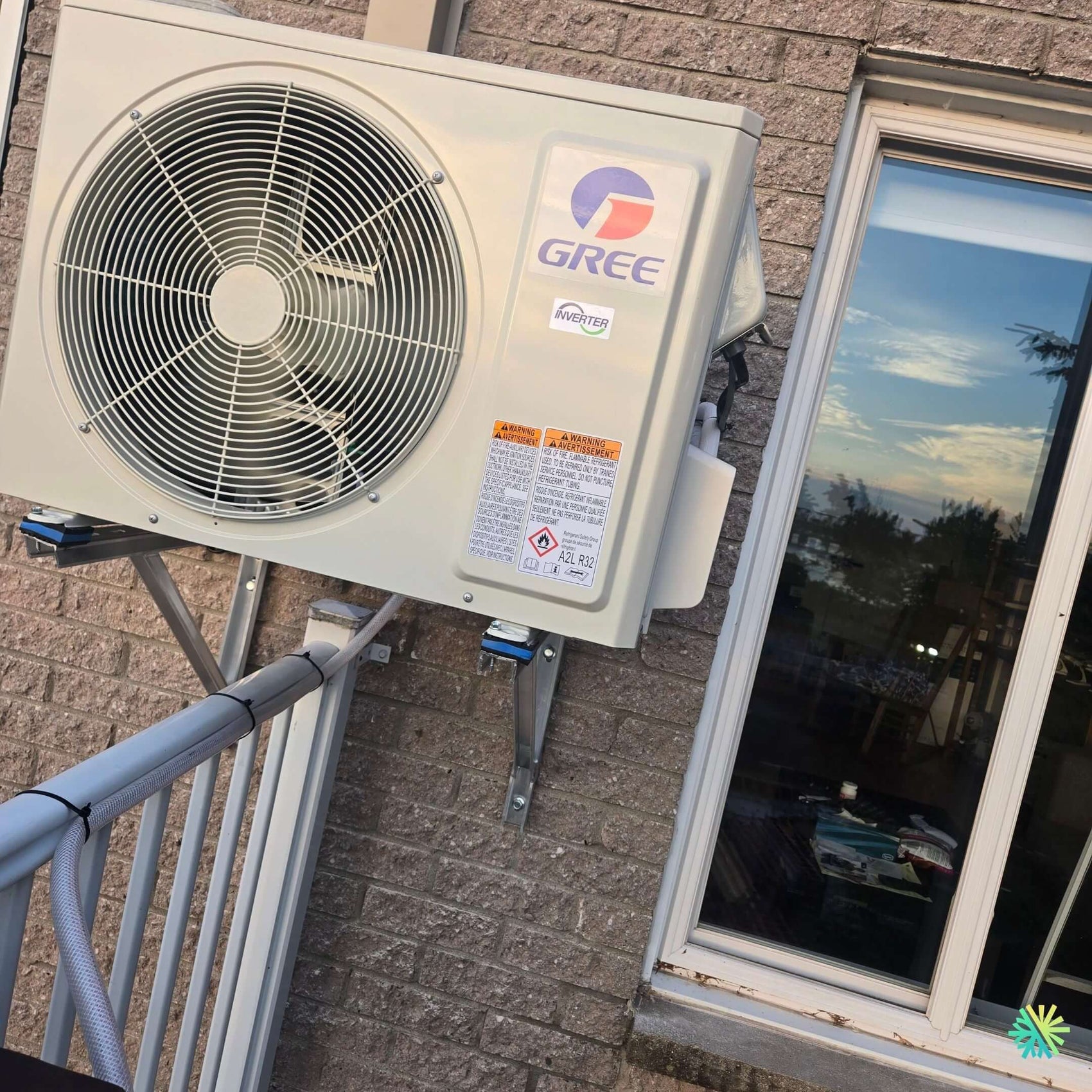 Installation d’une thermopompe murale GREE R32 à Sainte-Rose (Laval)