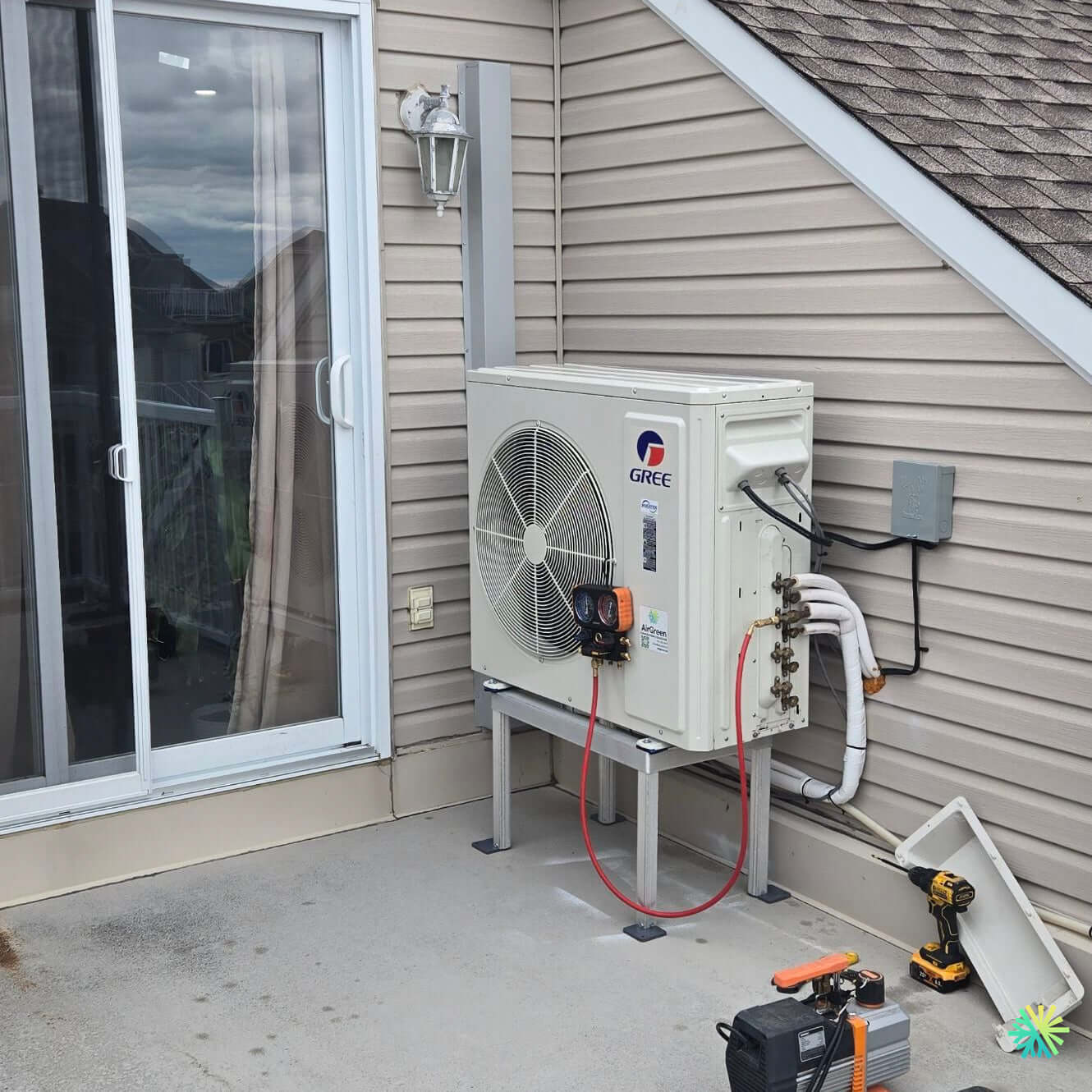 Appel de service pour une thermopompe murale Gree à Sainte-Dorothée, Laval