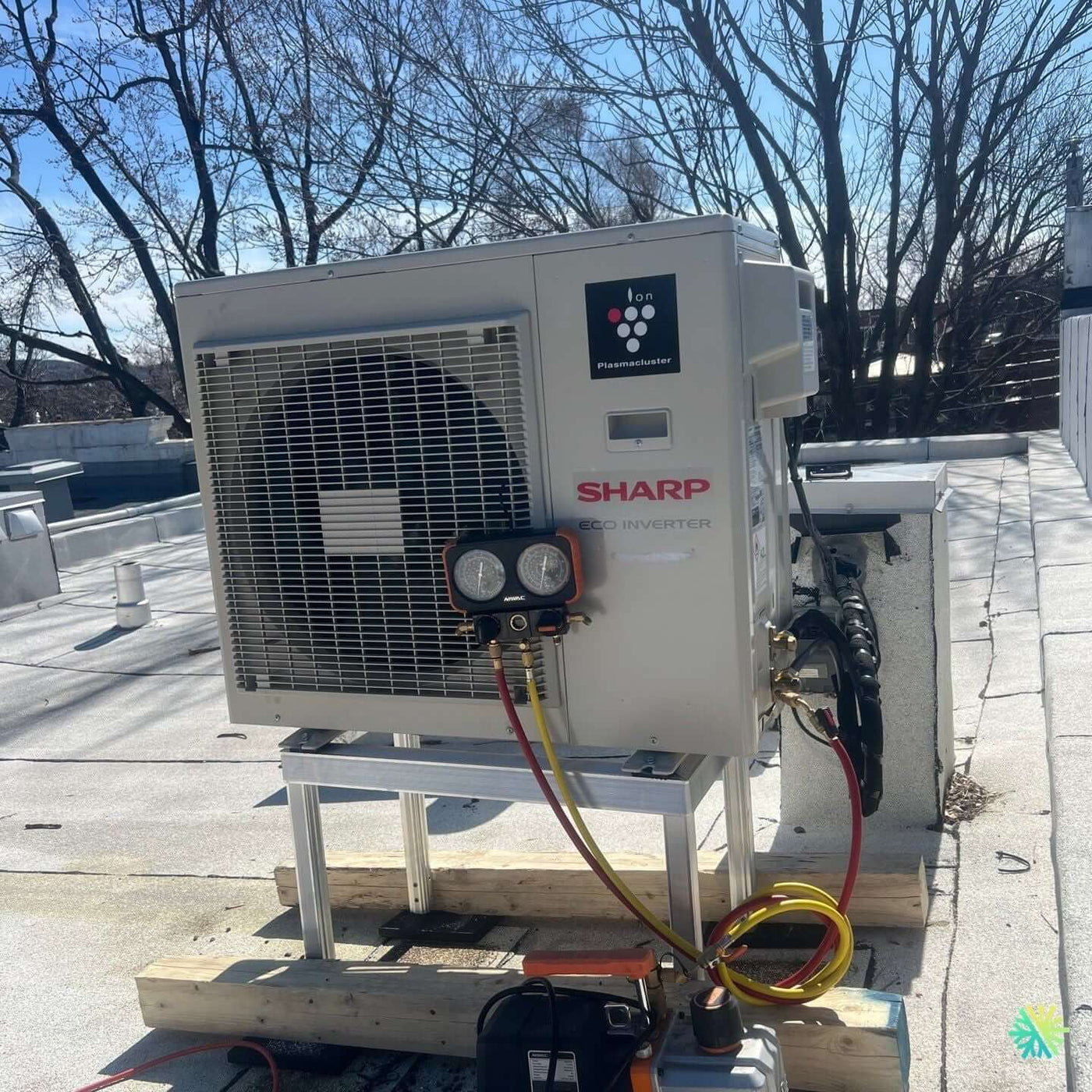 Réparation d’une thermopompe murale Sharp à Côte-des-Neiges–Notre-Dame-de-Grâce