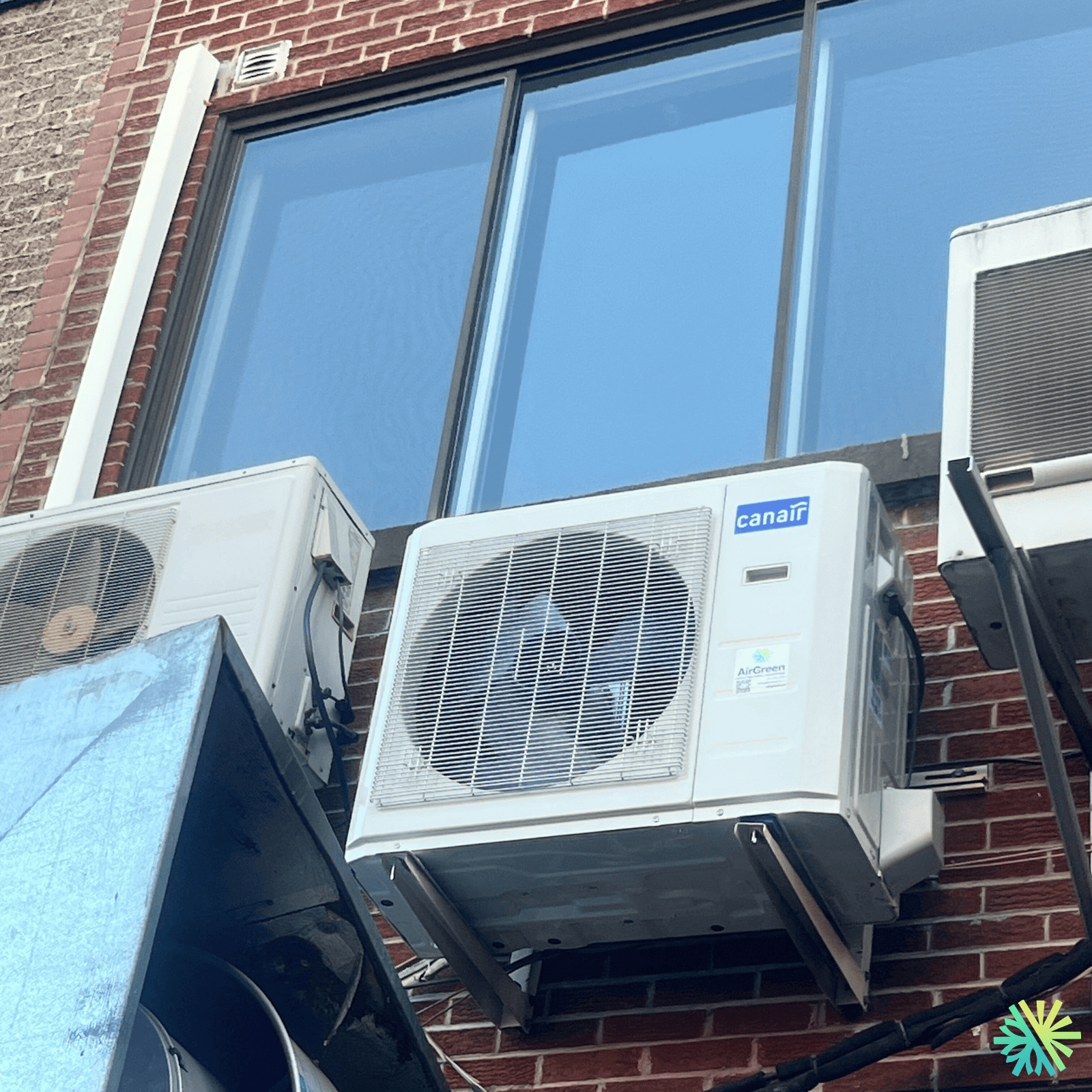 Thermopompe murale Canair installée dans Le Sud-Ouest à Montréal