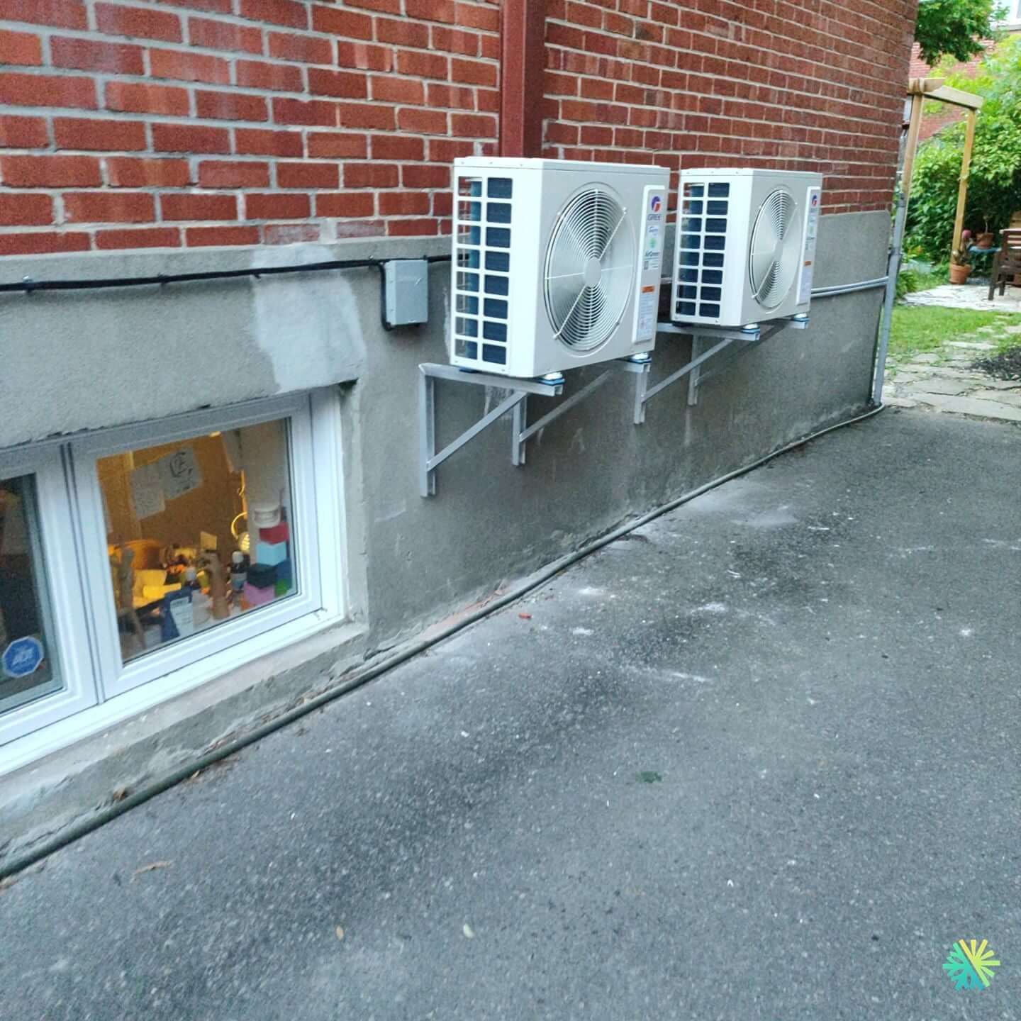 Installation de deux thermopompes murales GREE série Livo R32 à Rosemont–La Petite-Patrie